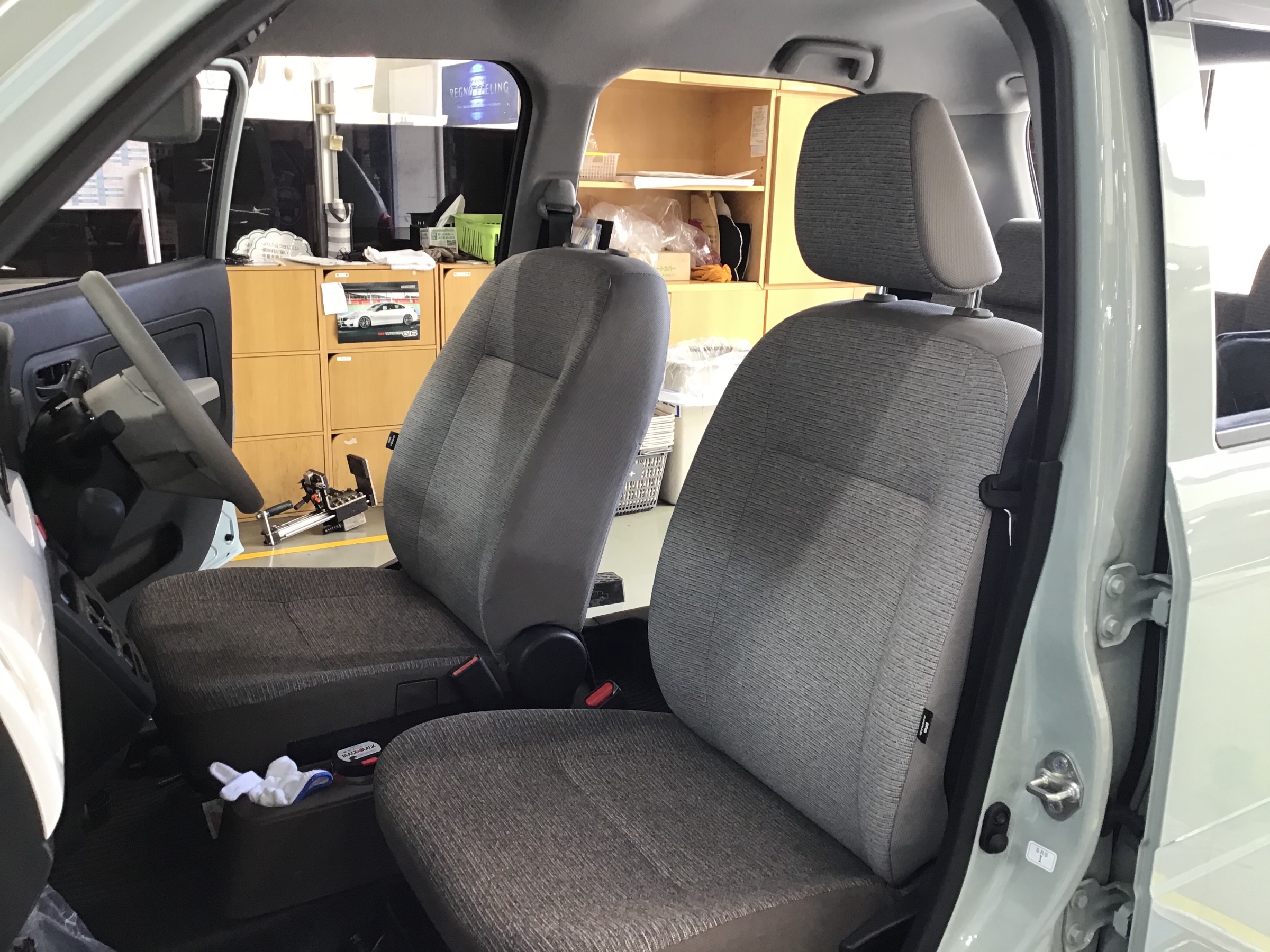 トコットにシートカバー取り付け スタッフ日記 タイヤ館 玉川上水 東京都のタイヤ カー用品ショップ タイヤからはじまる トータルカーメンテナンス タイヤ館グループ