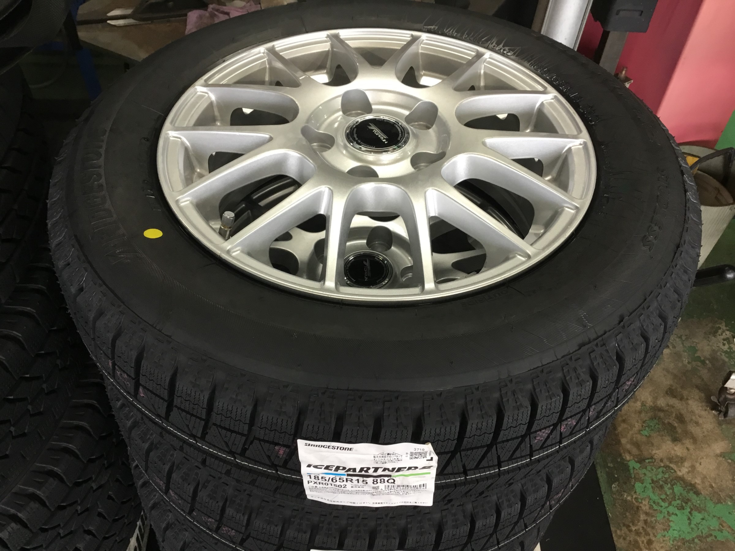 GB5型フリード、スタッドレスタイヤ＆アルミホイールセット取り付け！ ホンダ フリード タイヤ タイヤ・ホイール関連 タイヤ・ホイール交換  技術サービスブログ タイヤ館 鎌ヶ谷 千葉県のタイヤ、カー用品ショップ タイヤからはじまる、トータルカー ...