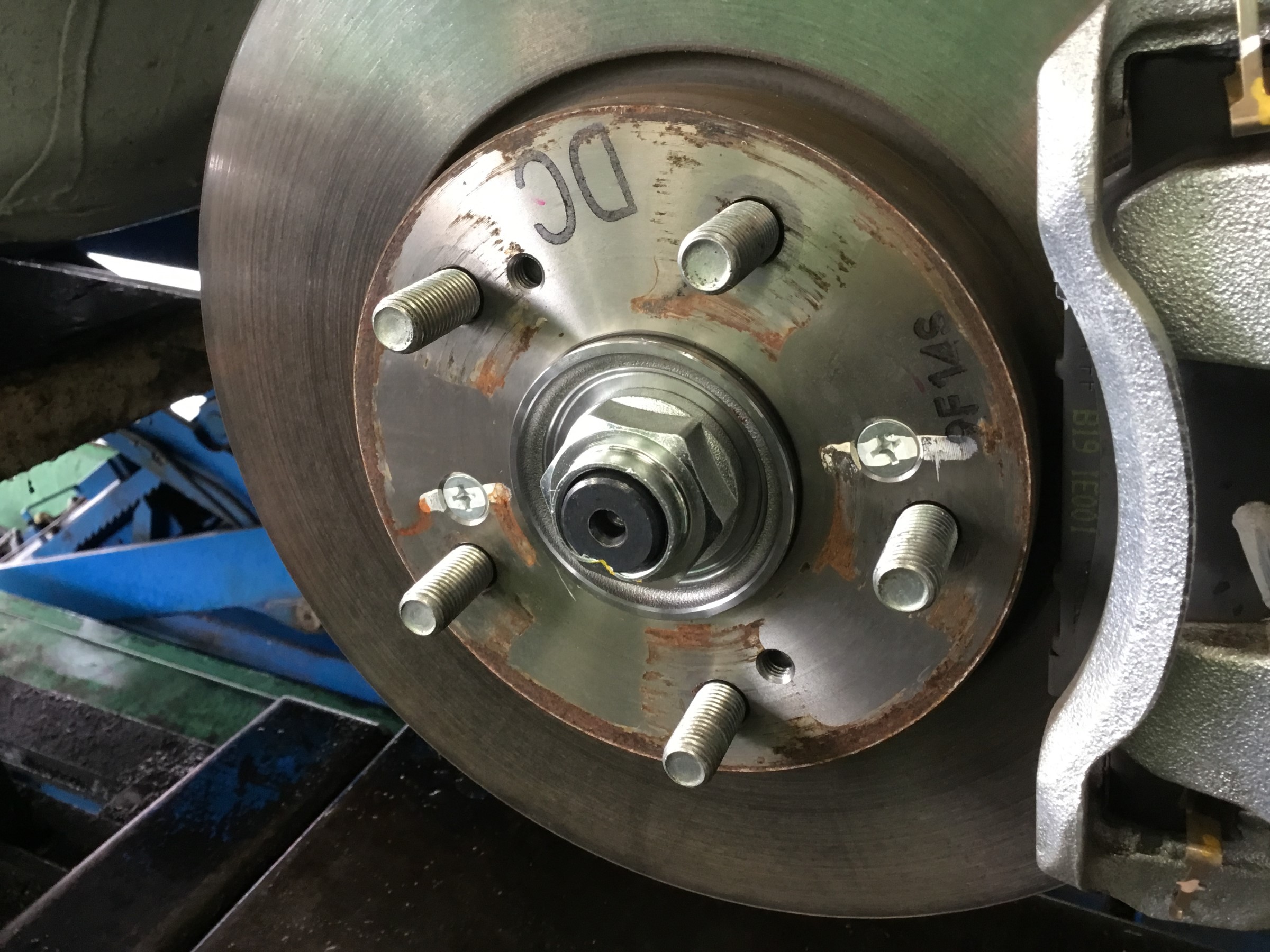 Gb5型フリード スタッドレスタイヤ アルミホイールセット取り付け ホンダ フリード タイヤ タイヤ ホイール関連 タイヤ ホイール交換 技術サービスブログ タイヤ館 鎌ヶ谷 千葉県のタイヤ カー用品ショップ タイヤからはじまる トータルカー