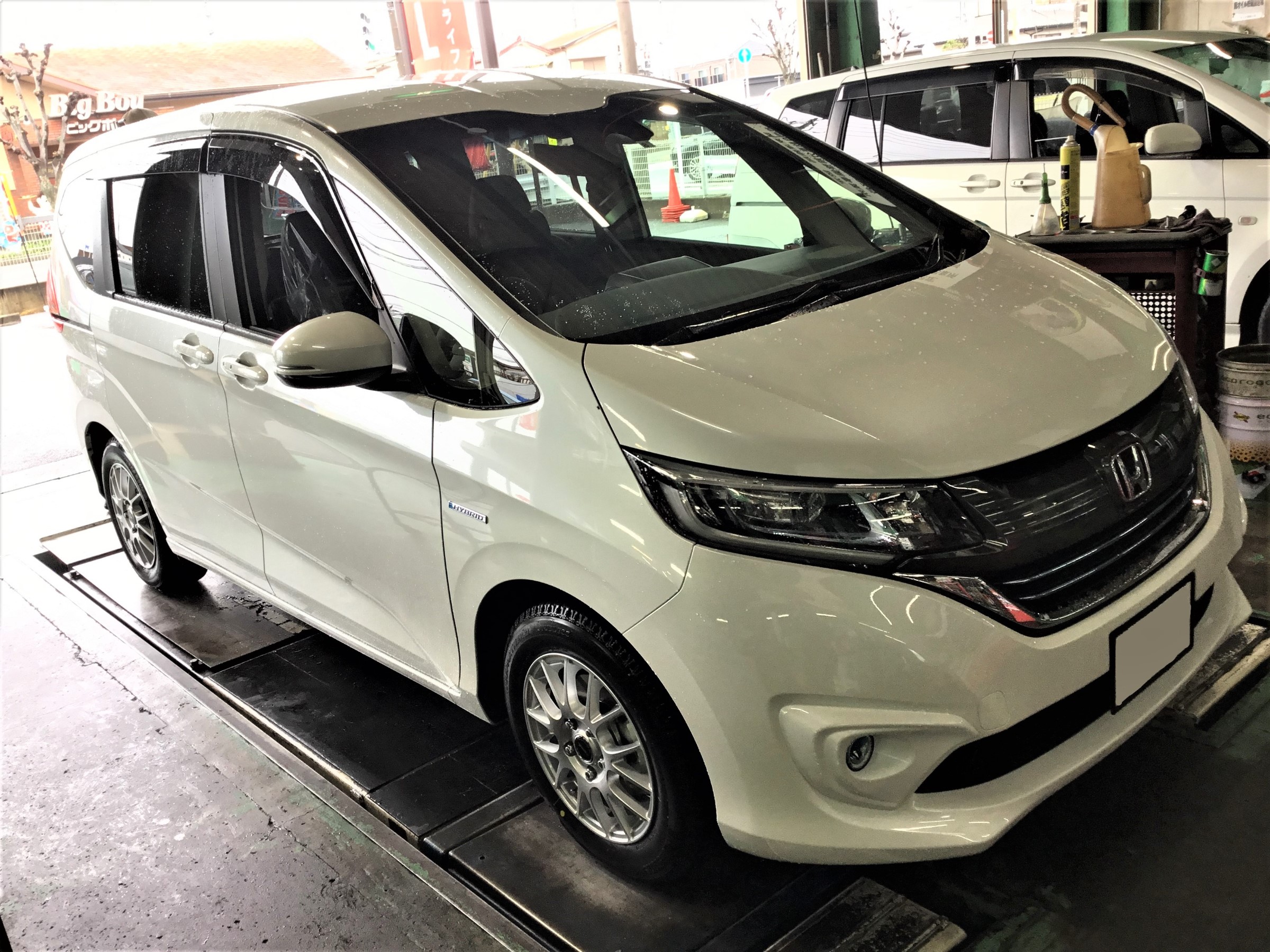 Gb5型フリード スタッドレスタイヤ アルミホイールセット取り付け ホンダ フリード タイヤ タイヤ ホイール関連 タイヤ ホイール交換 技術サービスブログ タイヤ館 鎌ヶ谷 千葉県のタイヤ カー用品ショップ タイヤからはじまる トータルカー