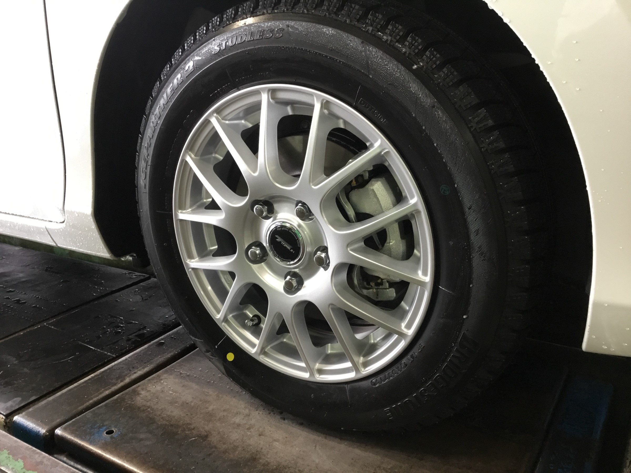 Gb5型フリード スタッドレスタイヤ アルミホイールセット取り付け ホンダ フリード タイヤ タイヤ ホイール関連 タイヤ ホイール交換 技術サービスブログ タイヤ館 鎌ヶ谷 千葉県のタイヤ カー用品ショップ タイヤからはじまる トータルカー