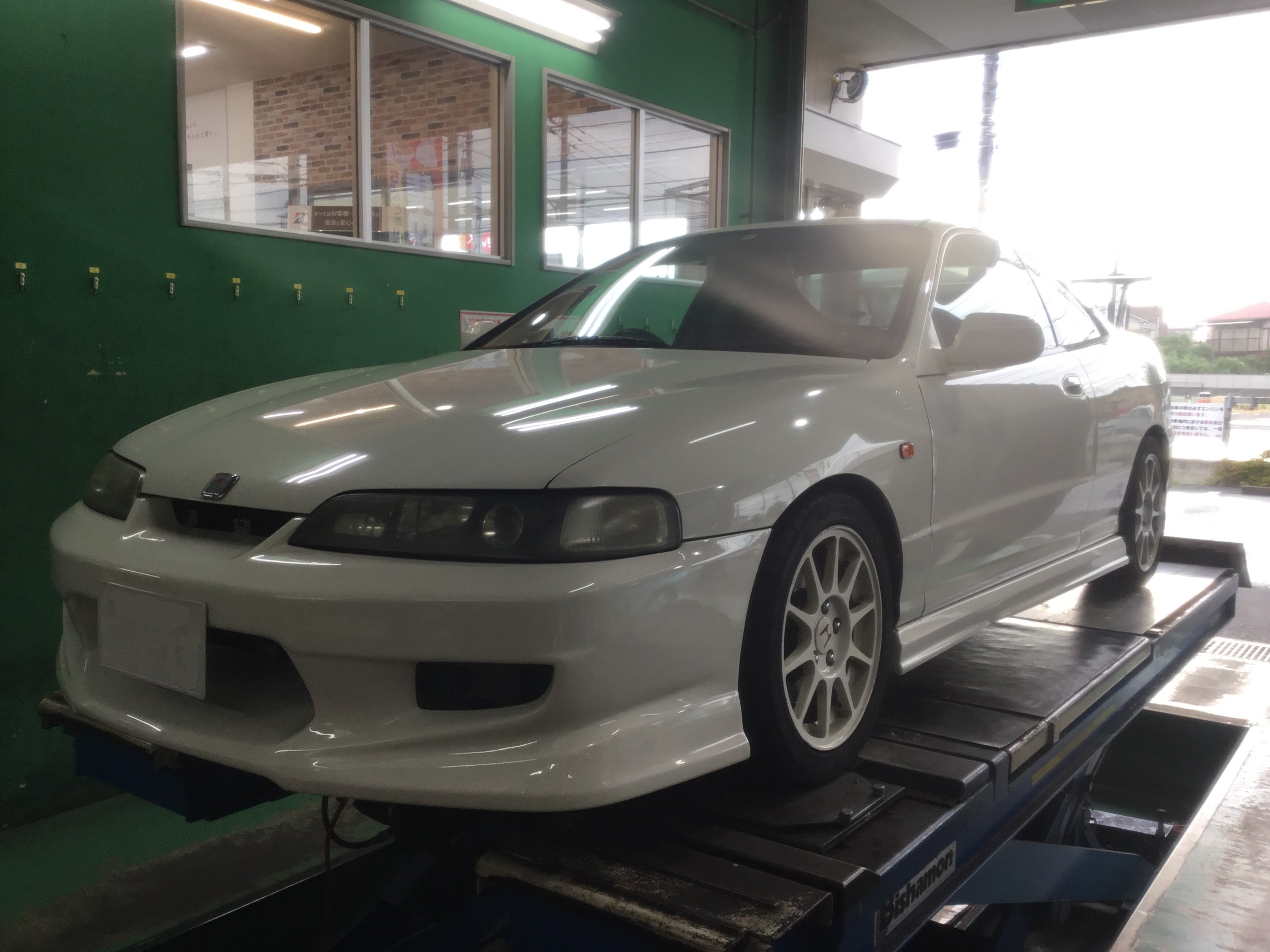 Dc2インテグラ タイプr マフラー交換 車高調整 アライメント調整 ホンダ インテグラ タイプr その他 パーツ取付 マフラー類メーター類取付 技術サービスブログ タイヤ館 鎌ヶ谷 千葉県のタイヤ カー用品ショップ タイヤからはじまる トータルカー
