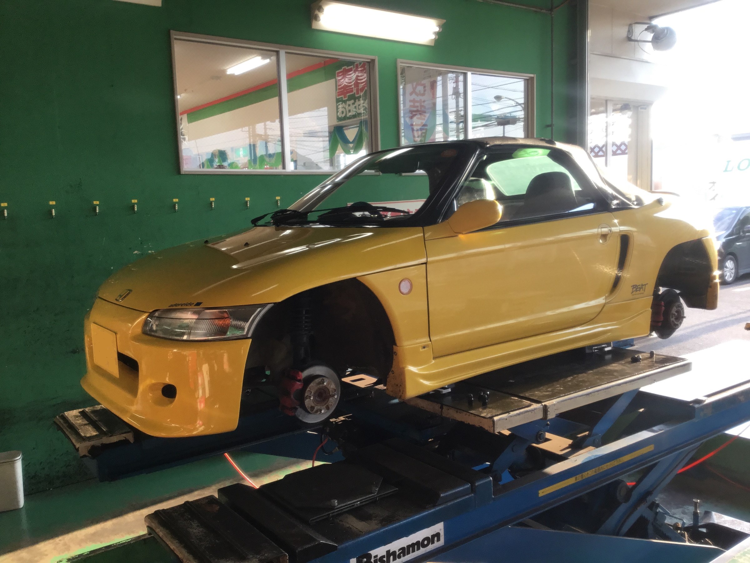 ホンダbeat タイヤ交換 アライメント調整 ホンダ ビート タイヤ タイヤ ホイール関連 タイヤ ホイール交換 技術サービスブログ タイヤ館 鎌ヶ谷 千葉県のタイヤ カー用品ショップ タイヤからはじまる トータルカーメンテナンス タイヤ館グループ