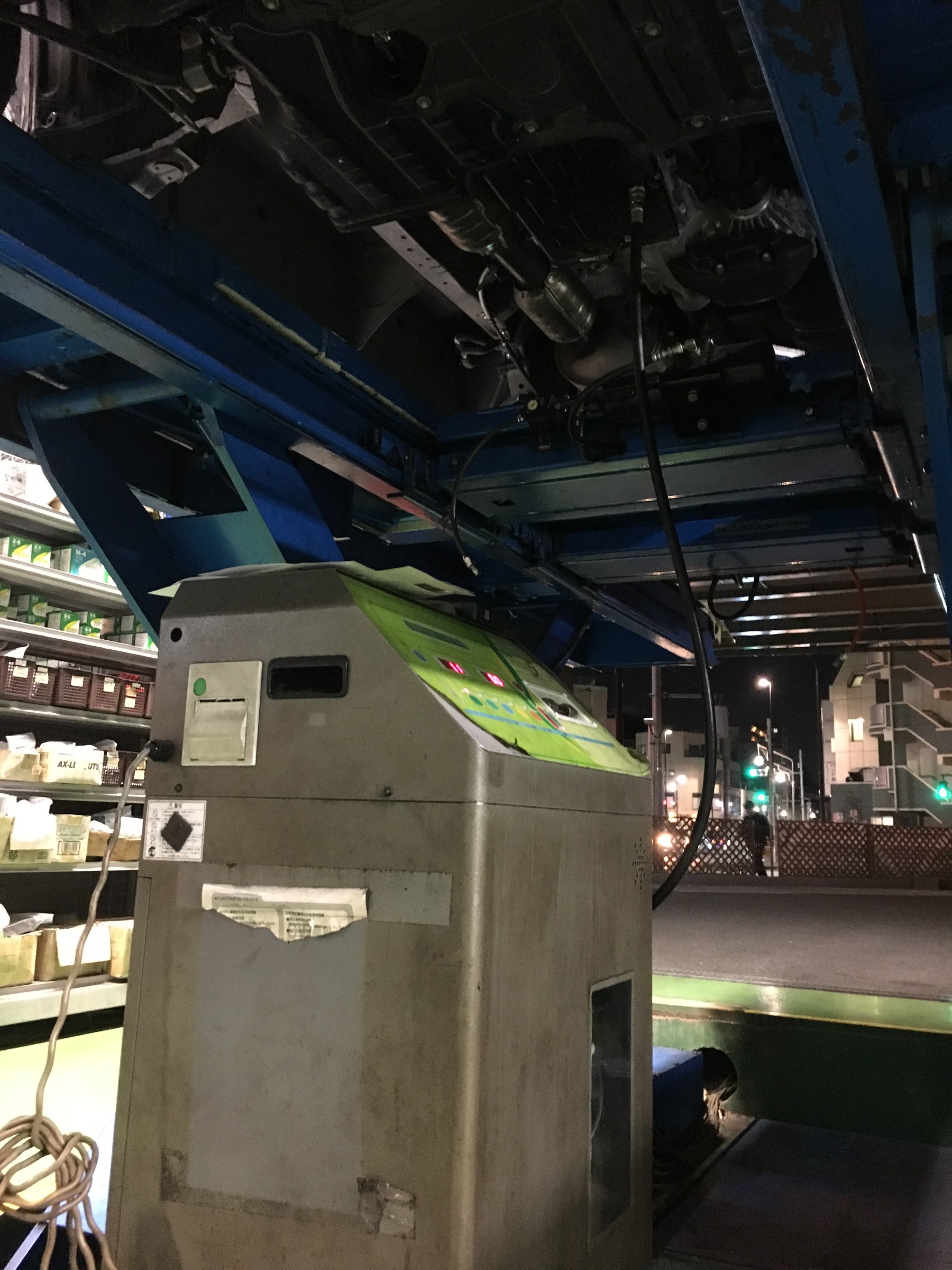 Atfの下抜き交換 サービス事例 タイヤ館 小松川 東京都のタイヤ カー用品ショップ タイヤからはじまる トータルカーメンテナンス タイヤ 館グループ