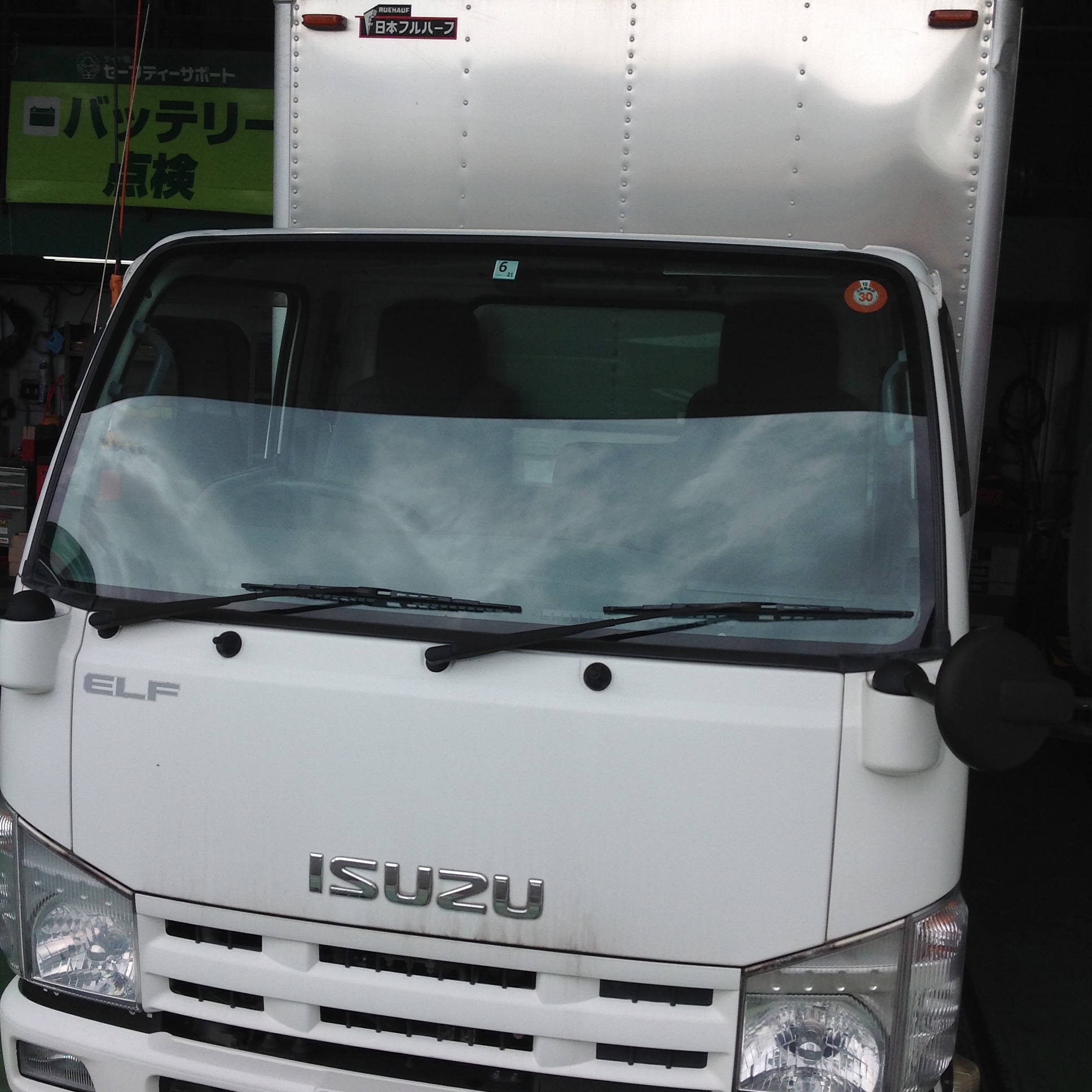 Isuzu Elf いすゞ エルフ オイル エレメント交換 いすず エルフ メンテナンス商品 オイル関連 エンジンオイル交換 スタッフ日記 タイヤ館 町田 東京都のタイヤ カー用品ショップ タイヤからはじまる トータルカーメンテナンス タイヤ館グループ