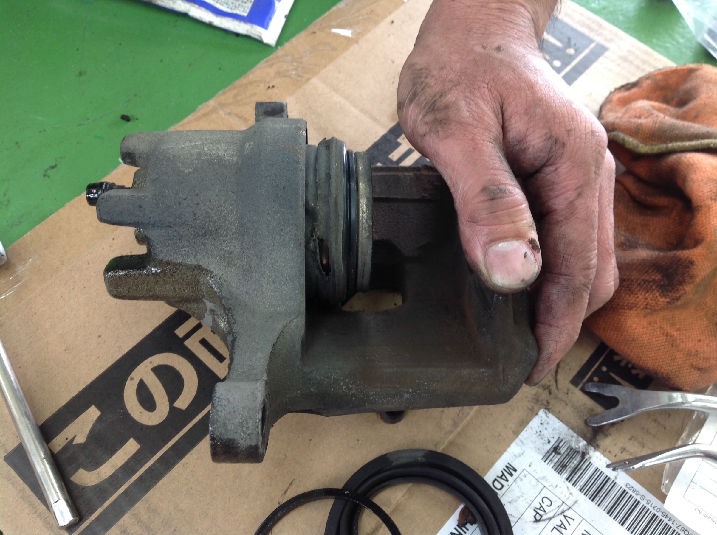 ダストブーツの切れです！