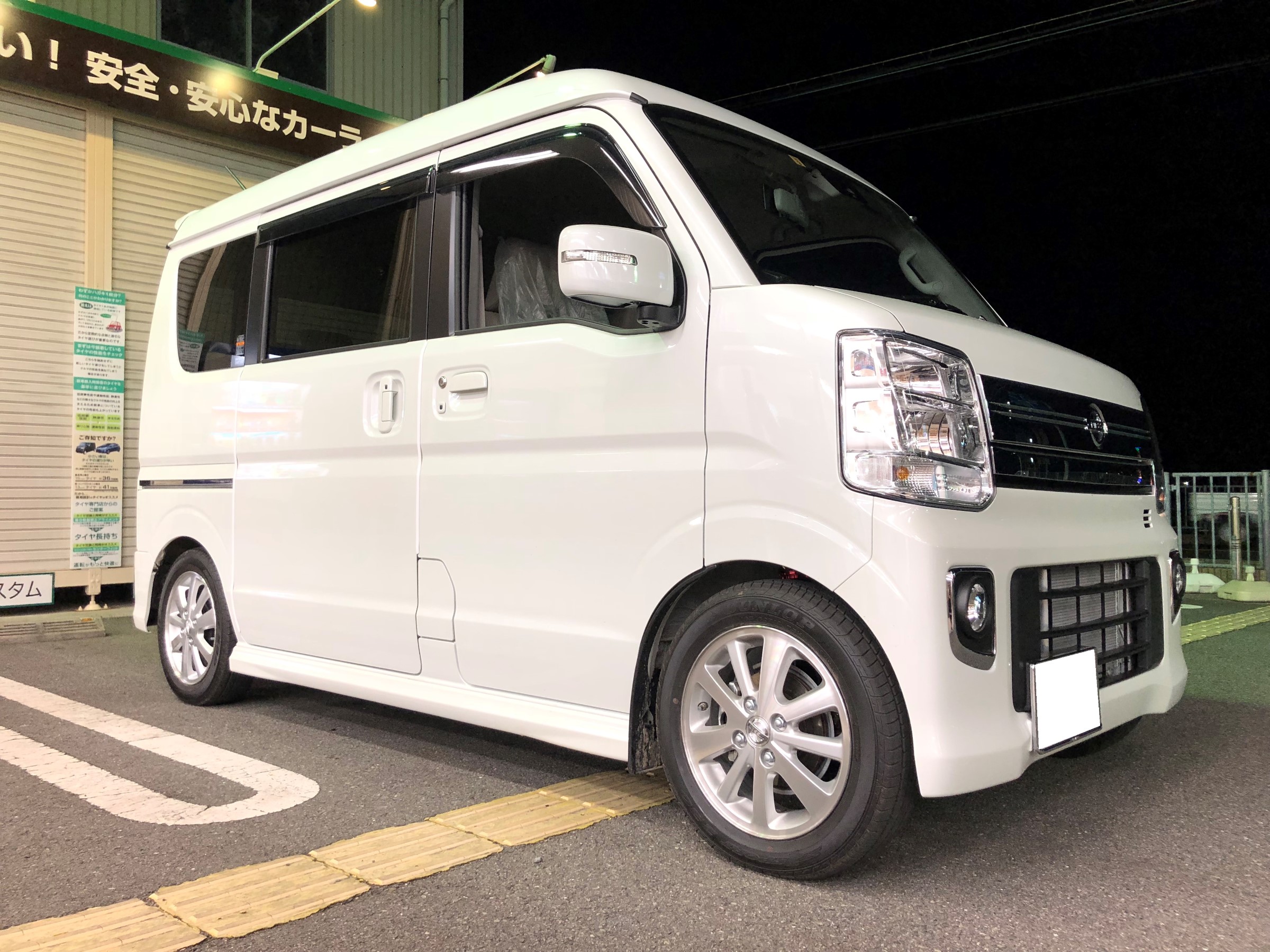エブリイワゴン (DA17W)にブリッツ車高調取り付け♪ | スズキ エブリイワゴン その他 パーツ取付 > サスペンション取付 | スタッフ日記 | タイヤ館 土山 | タイヤからはじまる、トータルカーメンテナンス タイヤ館グループ エブリイワゴン (DA17W)にブリッツ車高調取り付け♪ | スズキ エブリイワゴン その他 パーツ取付 > サスペンション取付 | スタッフ日記 | タイヤ館 土山 | タイヤからはじまる、トータルカーメンテナンス タイヤ館グループ