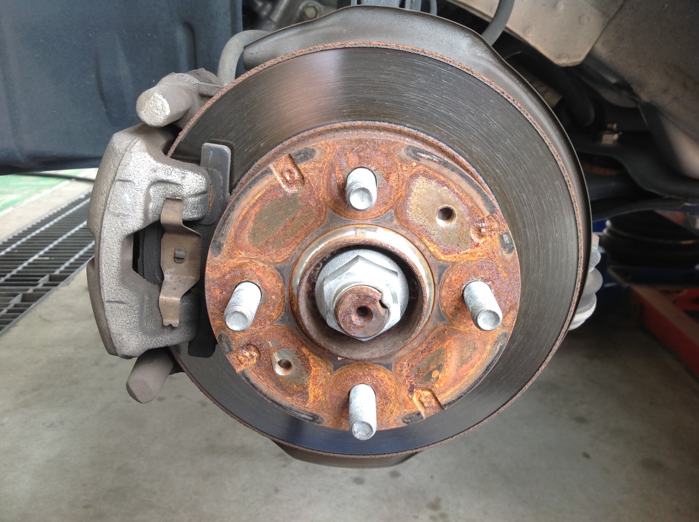 Ek スペース タイヤ交換 防錆処理 三菱 Ekスペース タイヤ タイヤ ホイール関連 タイヤ ホイール交換 サービス事例 タイヤ館 勝田台 千葉県のタイヤ カー用品ショップ タイヤからはじまる トータルカーメンテナンス タイヤ館グループ