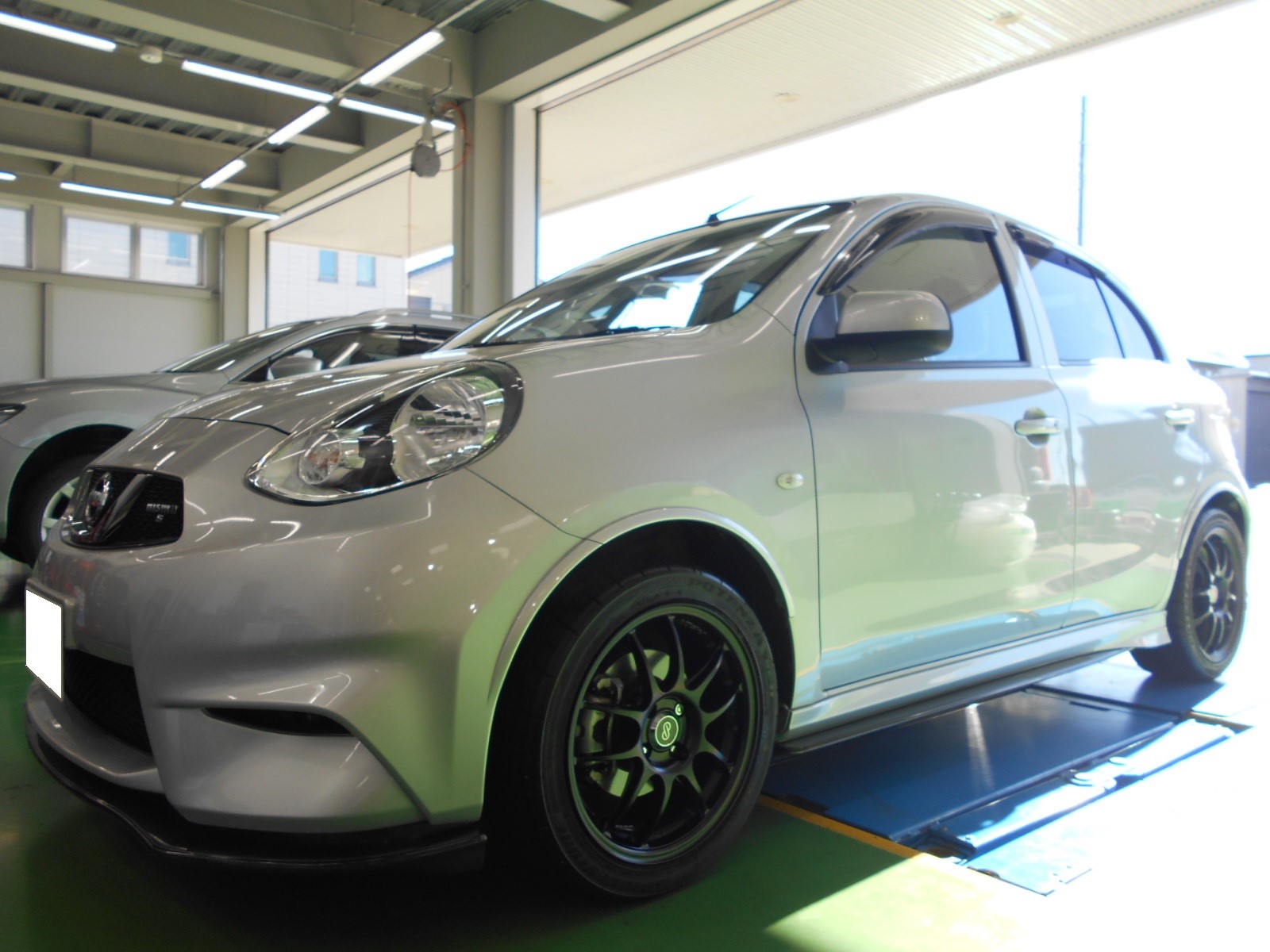 エンケイ Pf01 装着 日産 マーチ スタッフ日記 タイヤ館 吉川 タイヤからはじまる トータルカーメンテナンス タイヤ館グループ