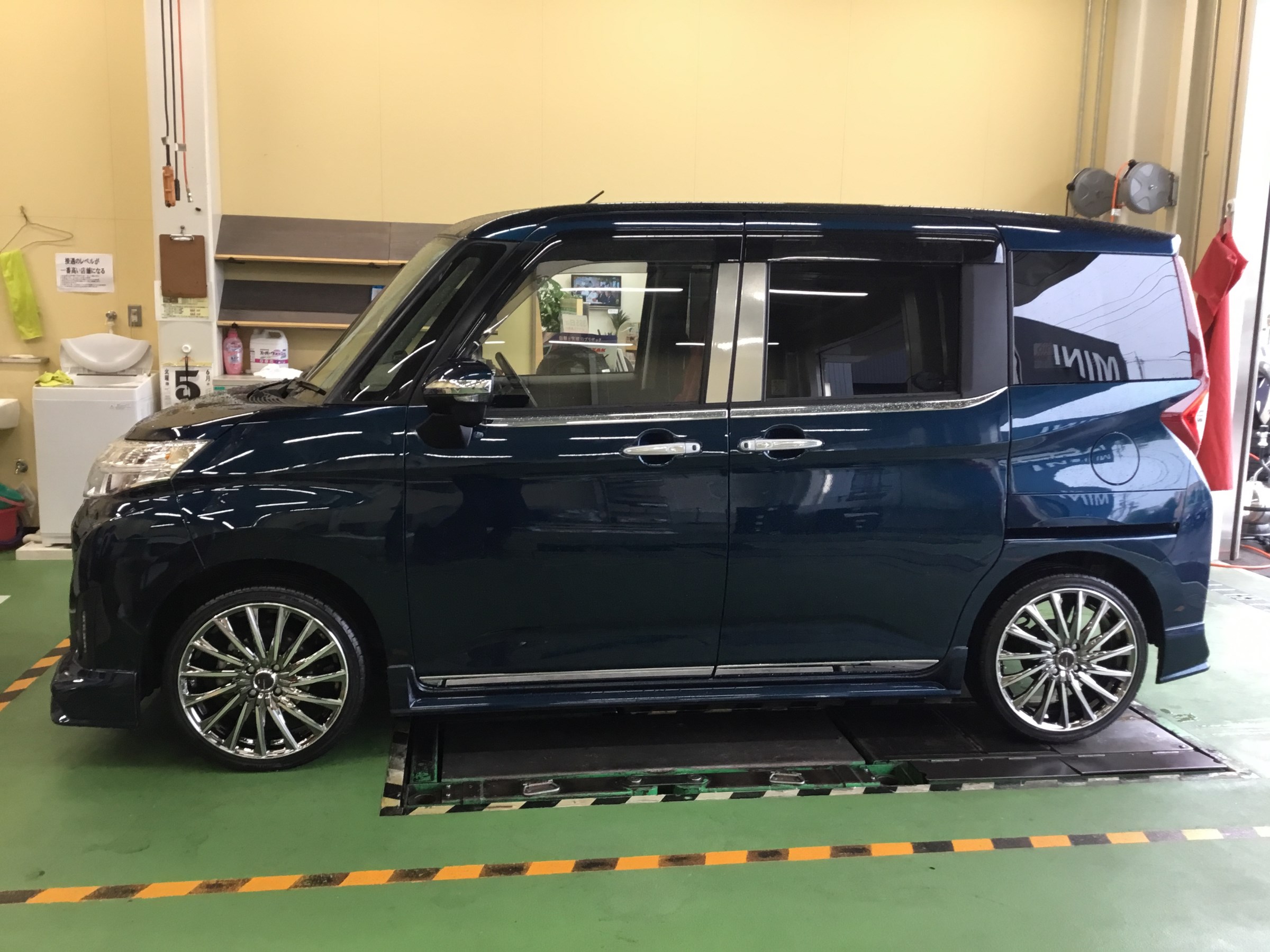 トヨタ ルーミー タイヤホイール交換ありがとうございます トヨタ ルーミー タイヤ タイヤ ホイール関連 タイヤ ホイール交換 作業事例紹介 タイヤ館 岐阜北 岐阜県のタイヤ カー用品ショップ タイヤからはじまる トータルカーメンテナンス タイヤ館グループ