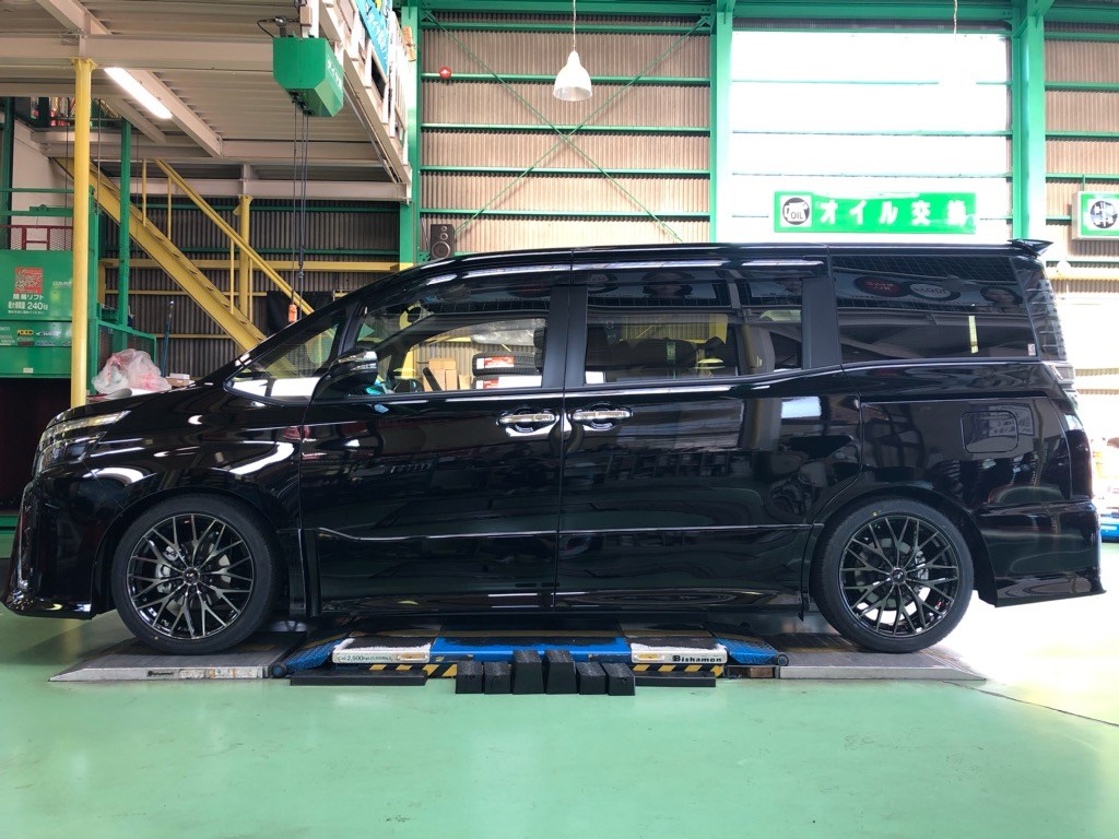 Voxy テイン車高調 レオニス18インチ装着 トヨタ ヴォクシー ホイール パーツ取付 足回り関係取付 サービス事例 タイヤ館 たわらもと 奈良県のタイヤからはじまる トータルカーメンテナンス タイヤ館グループ
