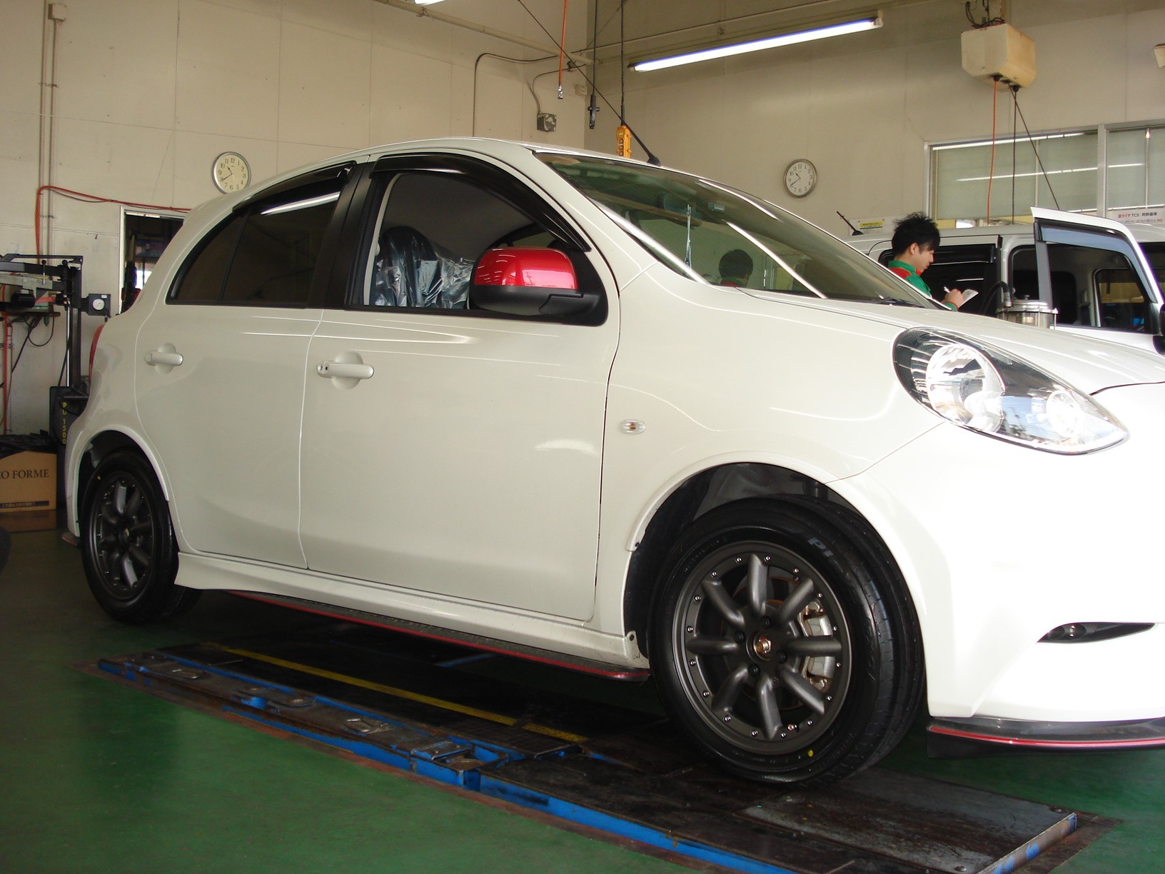 ☆NISSAN マーチNISMO タイヤ＆ホイールセット取付 | 店舗お