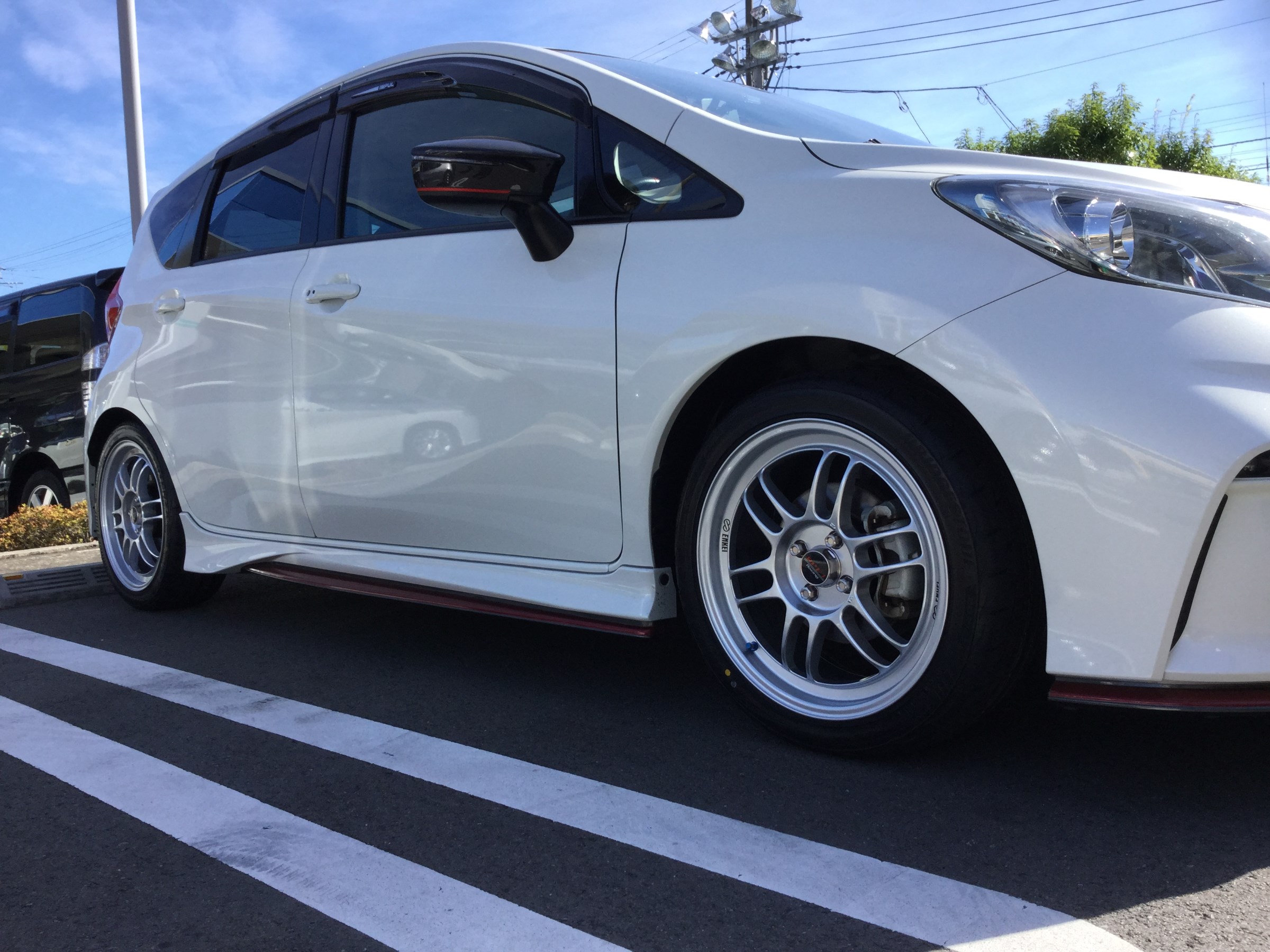 ノートE12 ニスモS エンケイRPF1 17インチ ポテンザアドレナリン装着