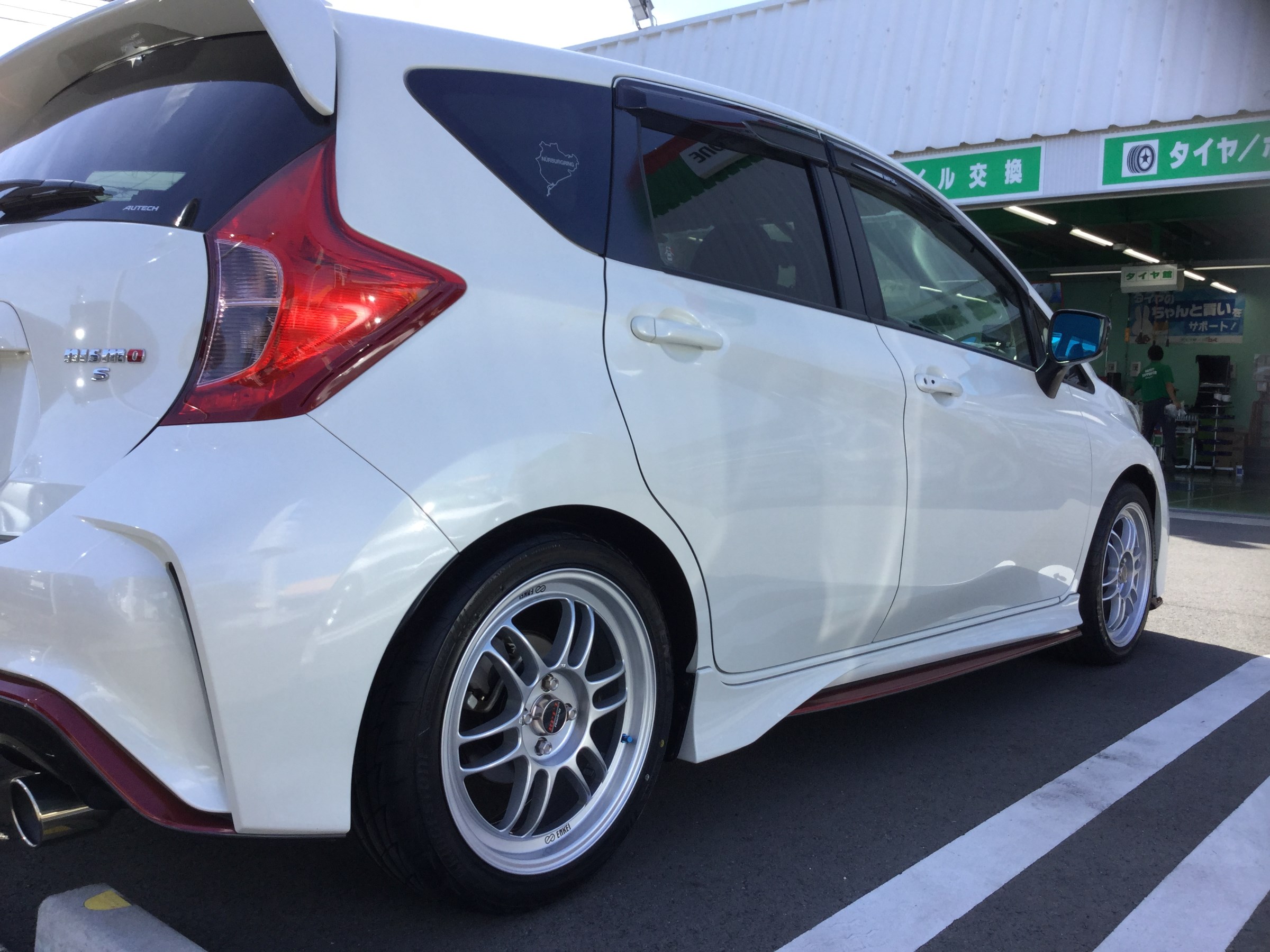 ノートE12 ニスモS エンケイRPF1 17インチ ポテンザアドレナリン装着