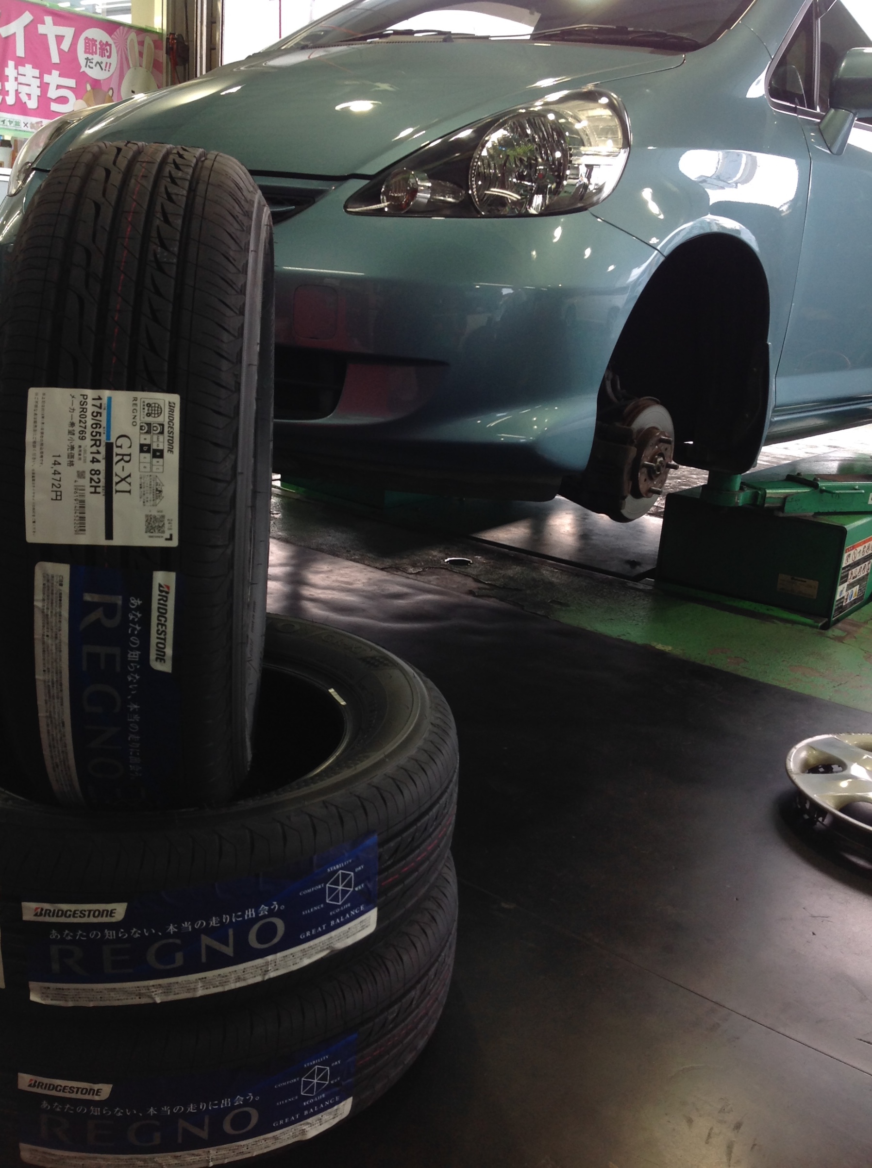 ホンダ フィット アライメント調整 タイヤ交換x4 ホンダ フィット タイヤ タイヤ ホイール関連 4輪トータルアライメント調整 スタッフ日記 タイヤ館 町田 東京都のタイヤ カー用品ショップ タイヤからはじまる トータルカーメンテナンス タイヤ館グループ