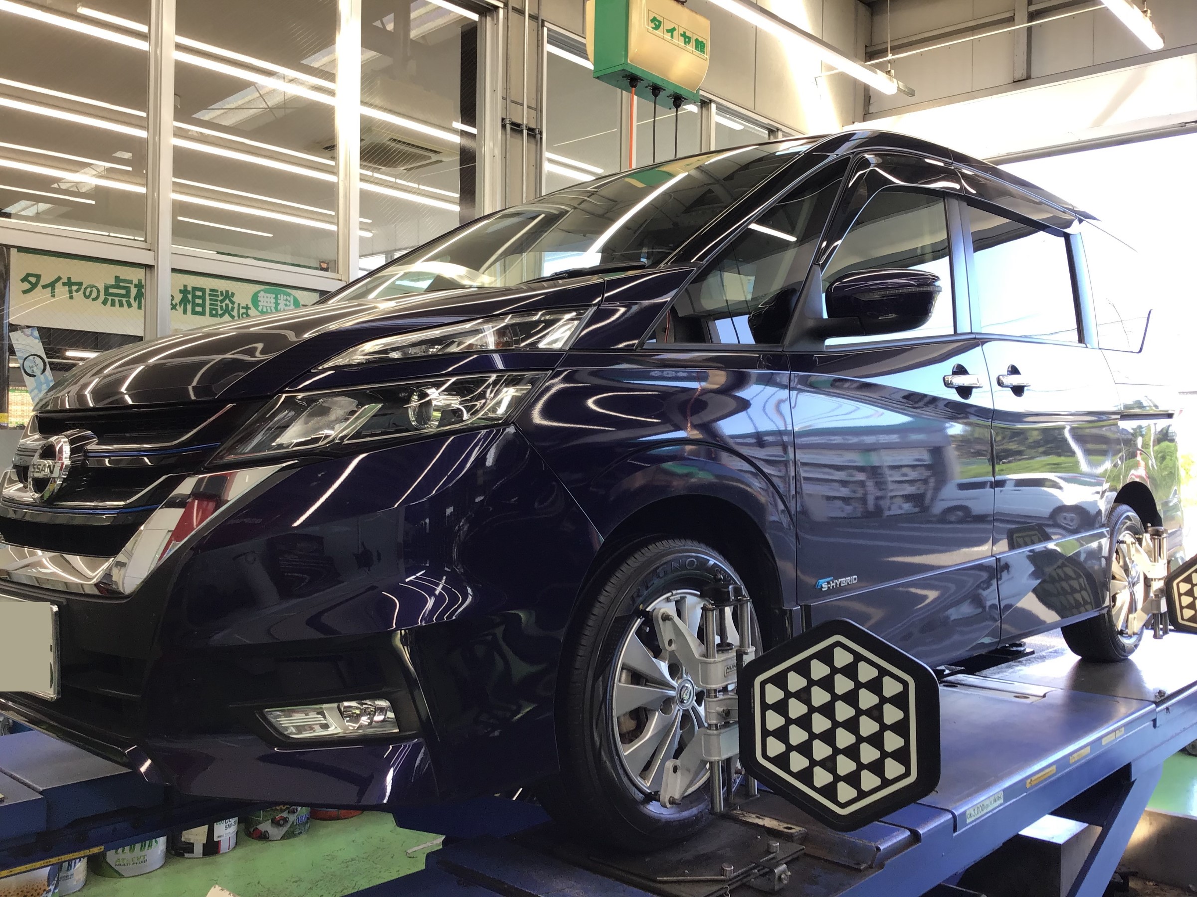日産 セレナ C27系 タイヤ交換 アライメント調整 日産 セレナ タイヤ タイヤ ホイール関連 4輪トータルアライメント調整 サービス事例 タイヤ館 取手 茨城県のタイヤ カー用品ショップ タイヤからはじまる トータルカーメンテナンス タイヤ館グループ
