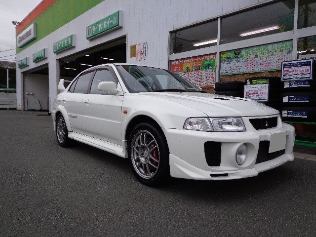 三菱 ランサーエボリューションV CP9A タイヤ交換 | 三菱 ランサー
