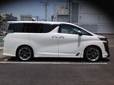 30ヴェルファイア 車高調取り付けとアライメント トヨタ ヴェルファイア その他 パーツ取付 足回り関係取付 作業紹介 タイヤ館 ２４６さぎぬま 神奈川県のタイヤ カー用品ショップ タイヤからはじまる トータルカーメンテナンス タイヤ館グループ