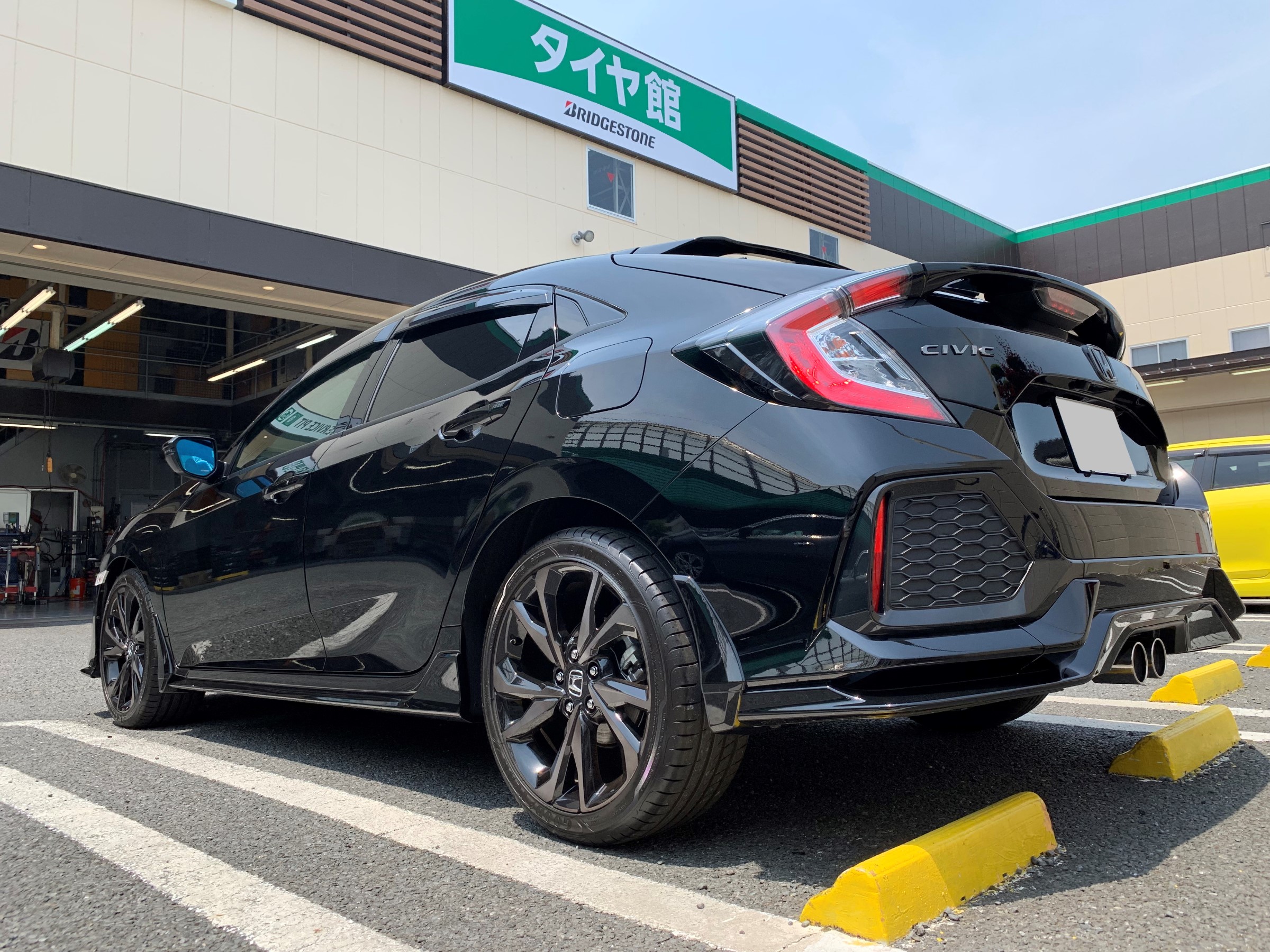 Fk7シビックハッチバック マフラー ホイール交換 ホンダ シビック ホイール パーツ取付 マフラー類メーター類取付 サービス事例 タイヤ館 関越練馬 東京都のタイヤ カー用品ショップ タイヤからはじまる トータルカーメンテナンス タイヤ館グループ