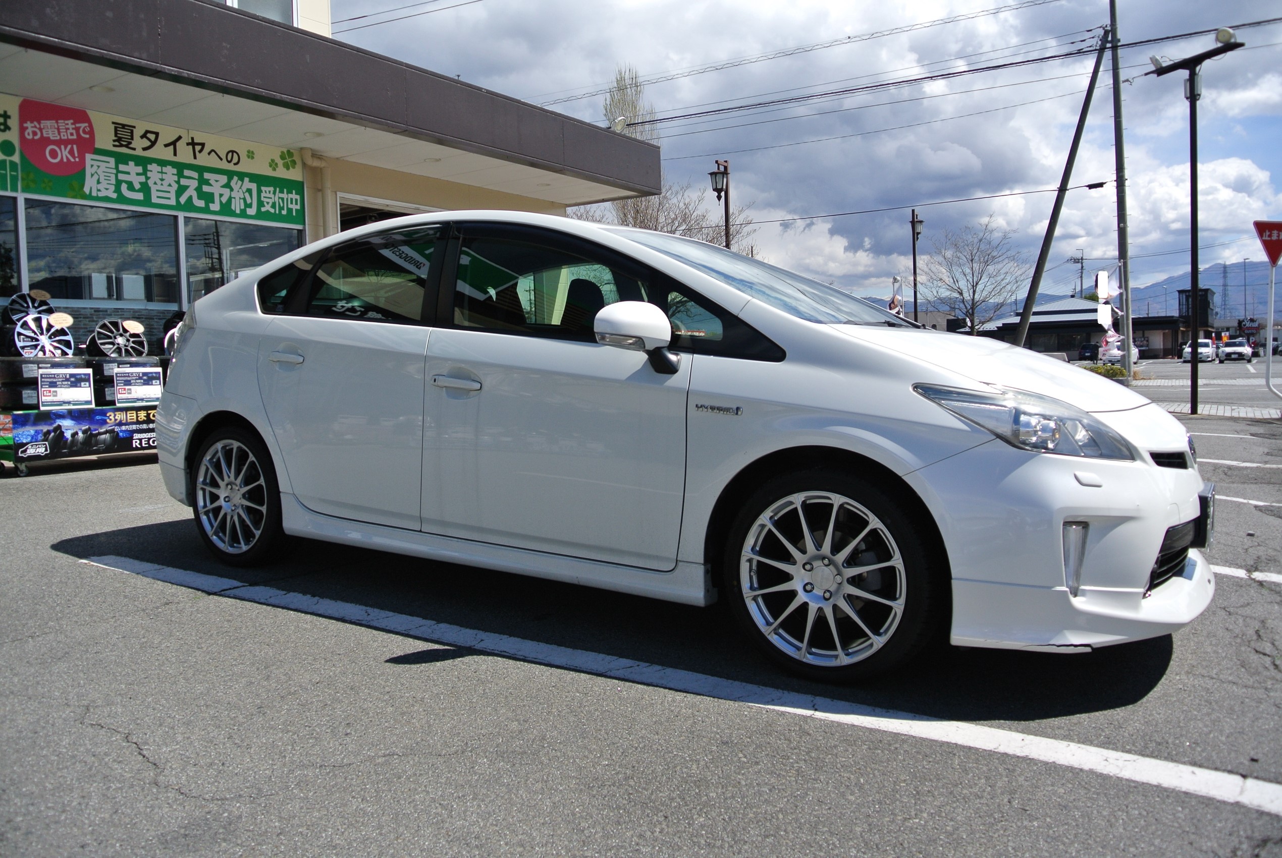 トヨタ プリウス 30系 にプロドライブ Gc 012l サービス事例 タイヤ館 こせ タイヤからはじまる トータルカーメンテナンス タイヤ館グループ