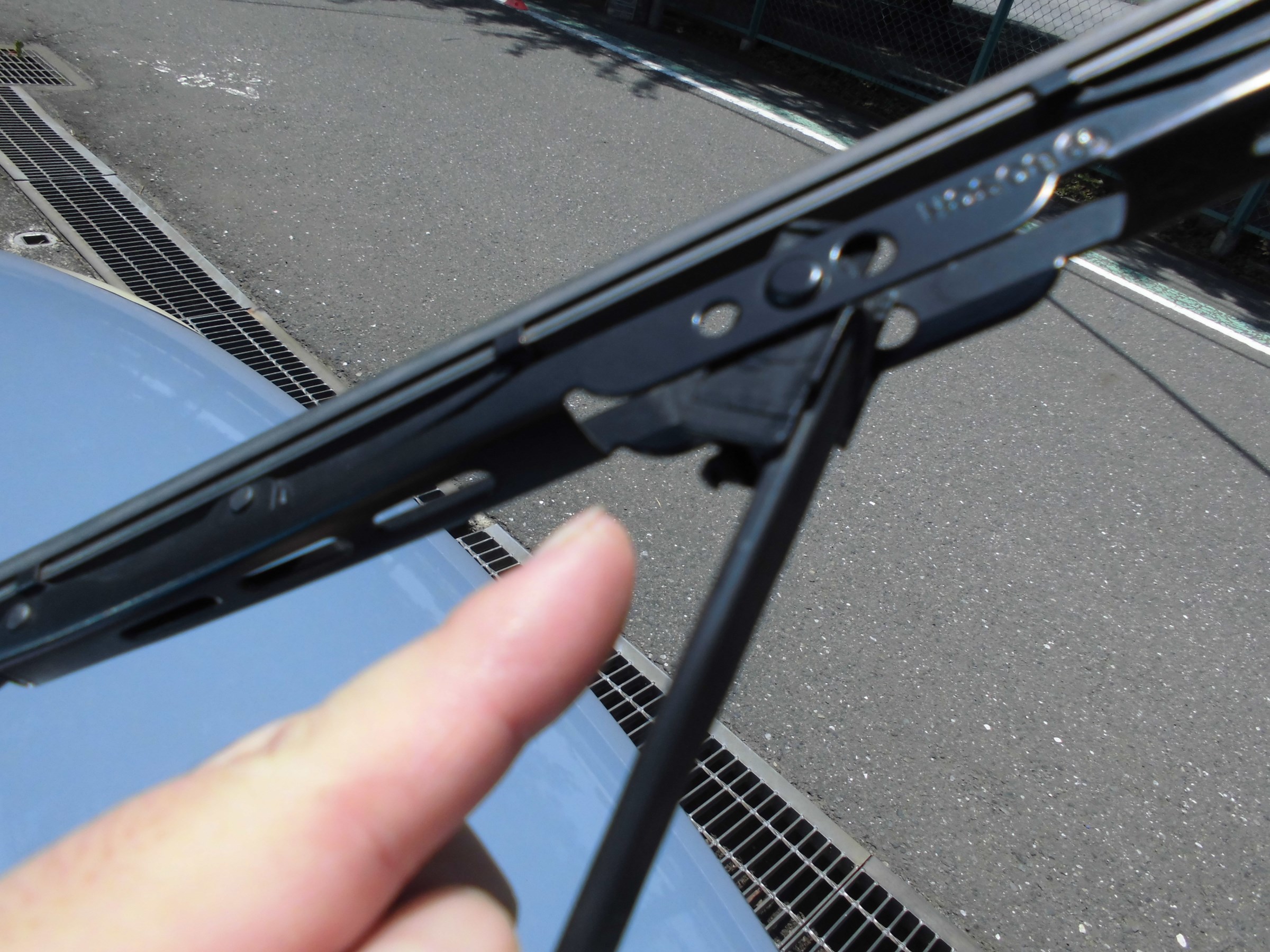 ダイハツ エッセ ワイパー交換 スタッフ日記 タイヤ館 東久留米 東京都のタイヤ カー用品ショップ タイヤからはじまる トータルカーメンテナンス タイヤ館グループ