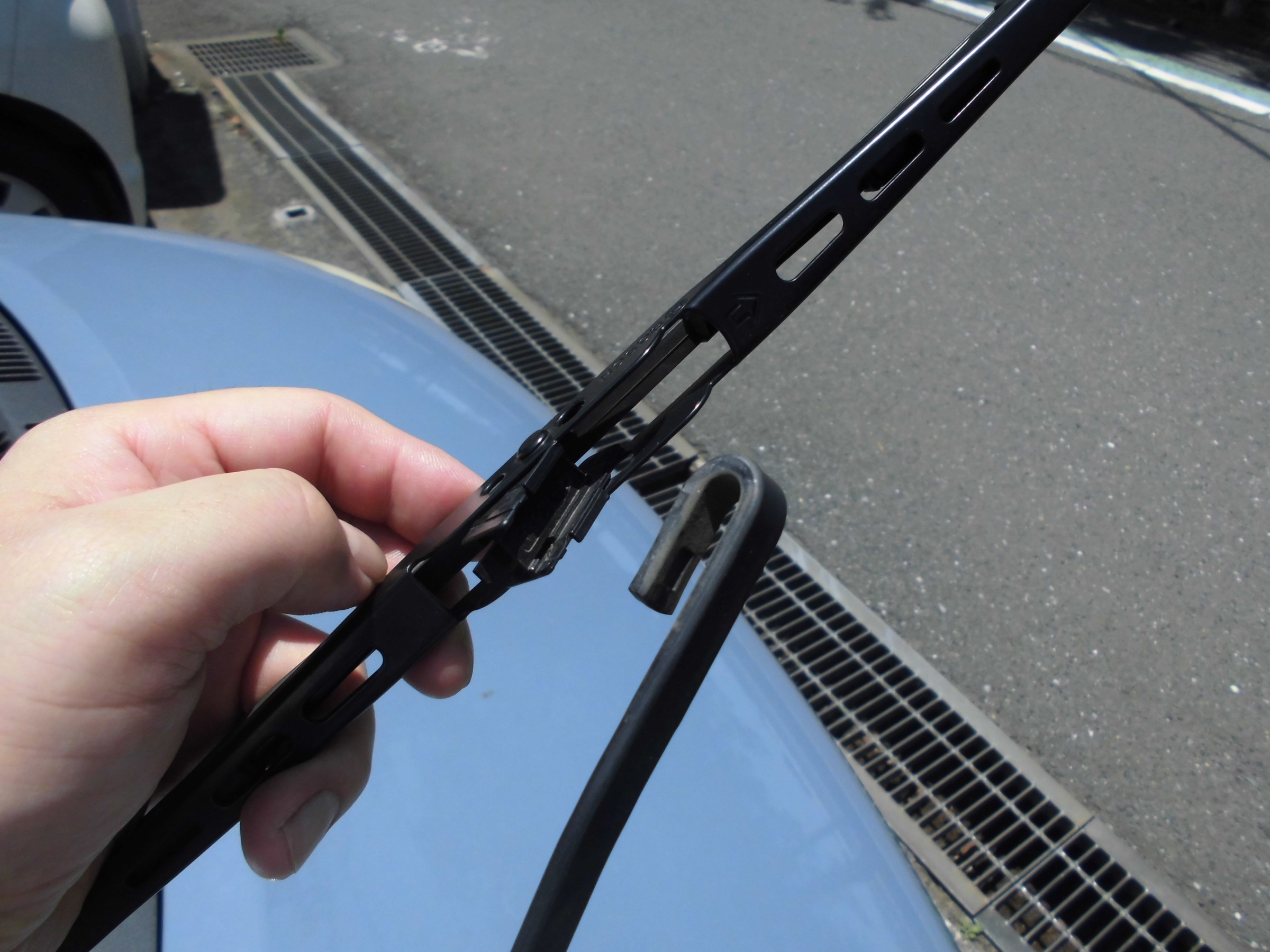 ダイハツ エッセ ワイパー交換 スタッフ日記 タイヤ館 東久留米 東京都のタイヤ カー用品ショップ タイヤからはじまる トータルカーメンテナンス タイヤ館グループ