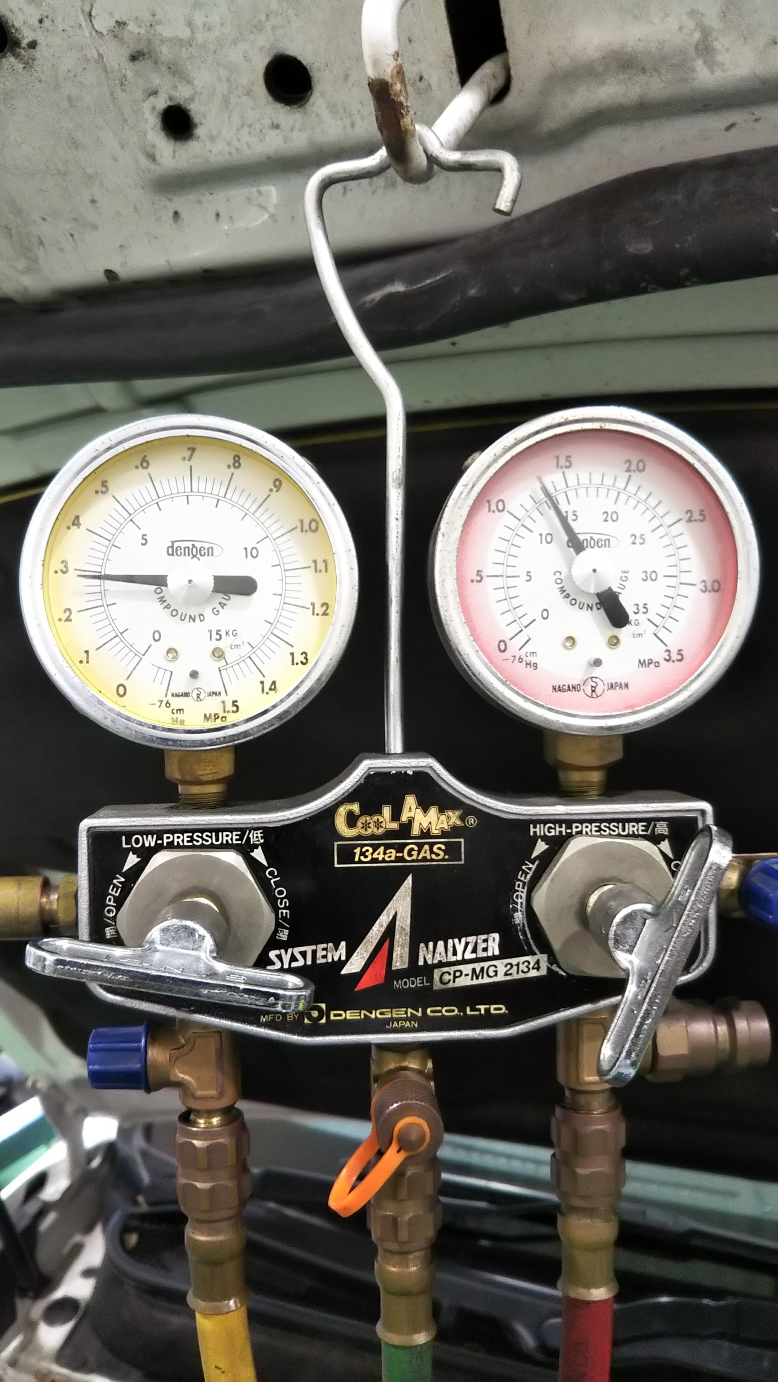 クーラーガス補充 スタッフ日記 タイヤ館 花博鶴見 タイヤからはじまる トータルカーメンテナンス タイヤ館グループ