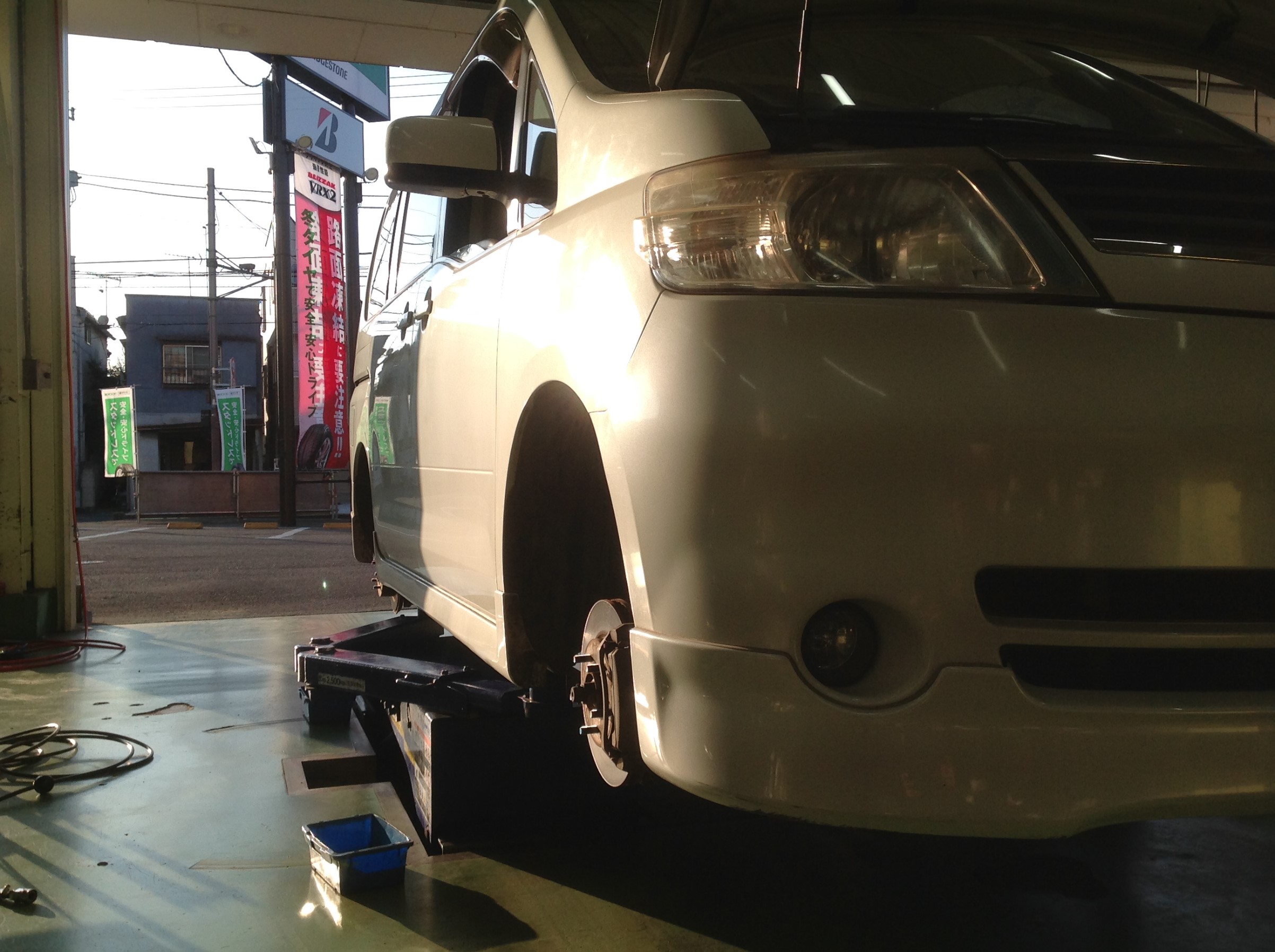 セレナ タイヤ交換時期 日産 セレナ スタッフ日記 タイヤ館 保谷 東京都のタイヤ カー用品ショップ タイヤからはじまる トータルカーメンテナンス タイヤ館グループ