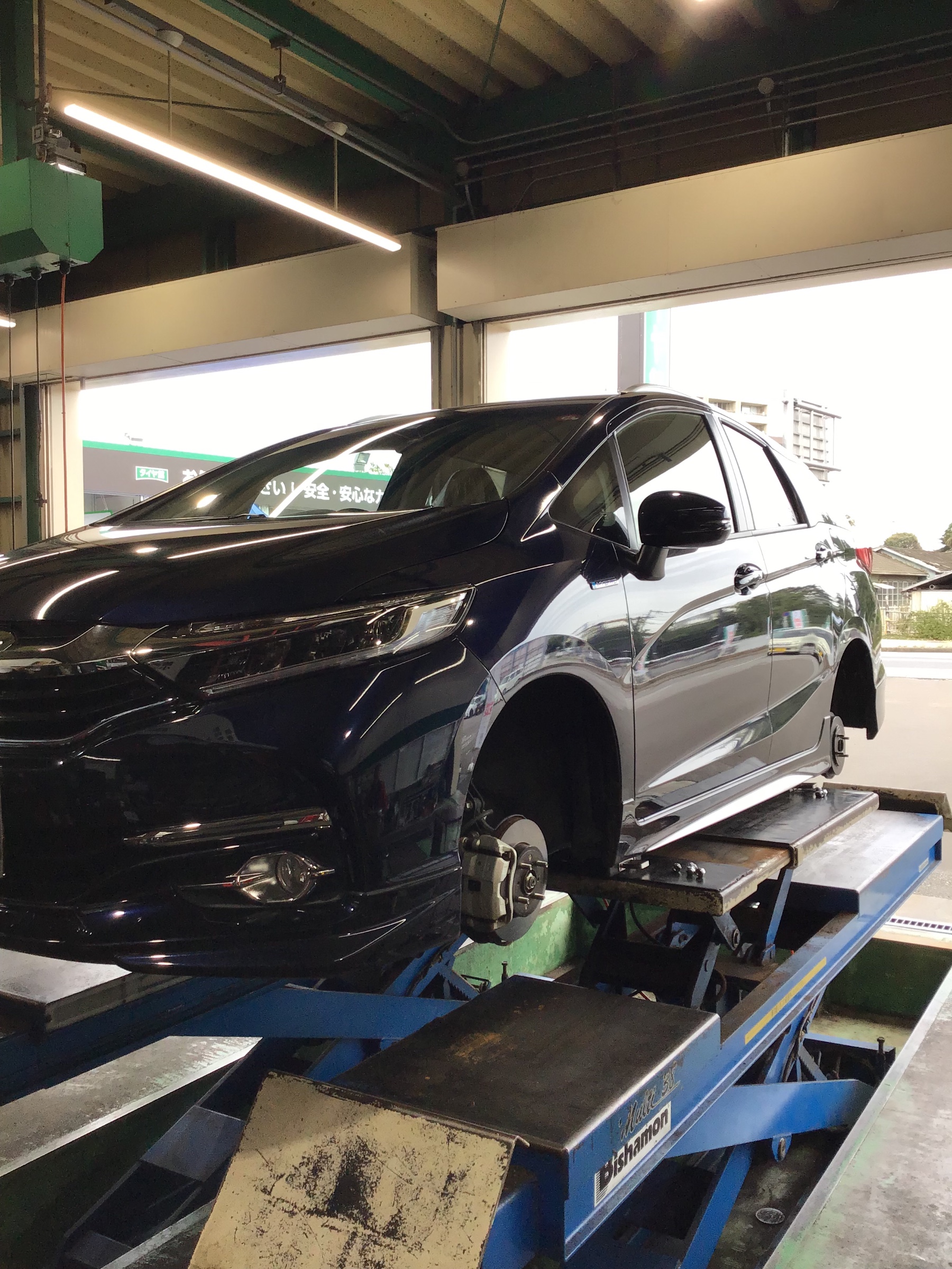 シャトルタイヤ交換 ホンダ シャトル サービス事例 タイヤ館 八千代 千葉県のタイヤ カー用品ショップ タイヤからはじまる トータルカーメンテナンス タイヤ館グループ