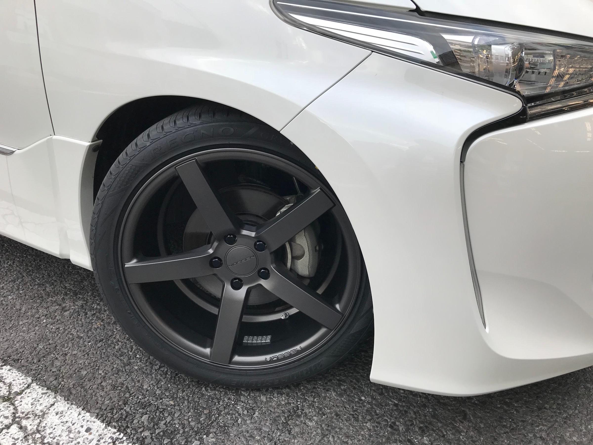 脚 からのホイール からのタイヤ トヨタ エスティマ ホイール サービス事例 タイヤ館 足立 東京都のタイヤ カー用品ショップ タイヤからはじまる トータルカーメンテナンス タイヤ館グループ