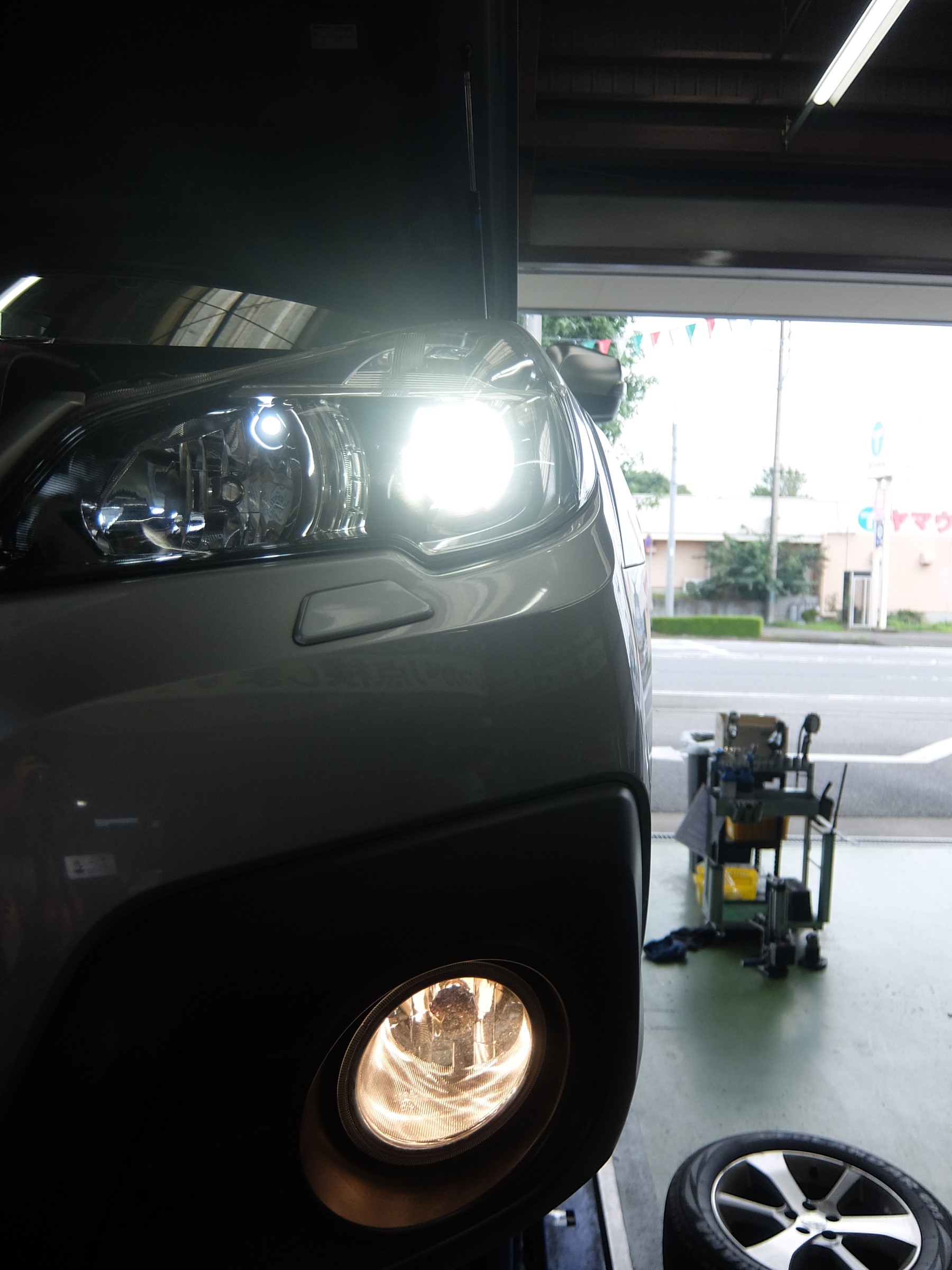 スバル・アウトバック・BRF】ロービームのHIDバルブをチェンジ スバル・アウトバック・BRF】ロービームのHIDバルブをチェンジ