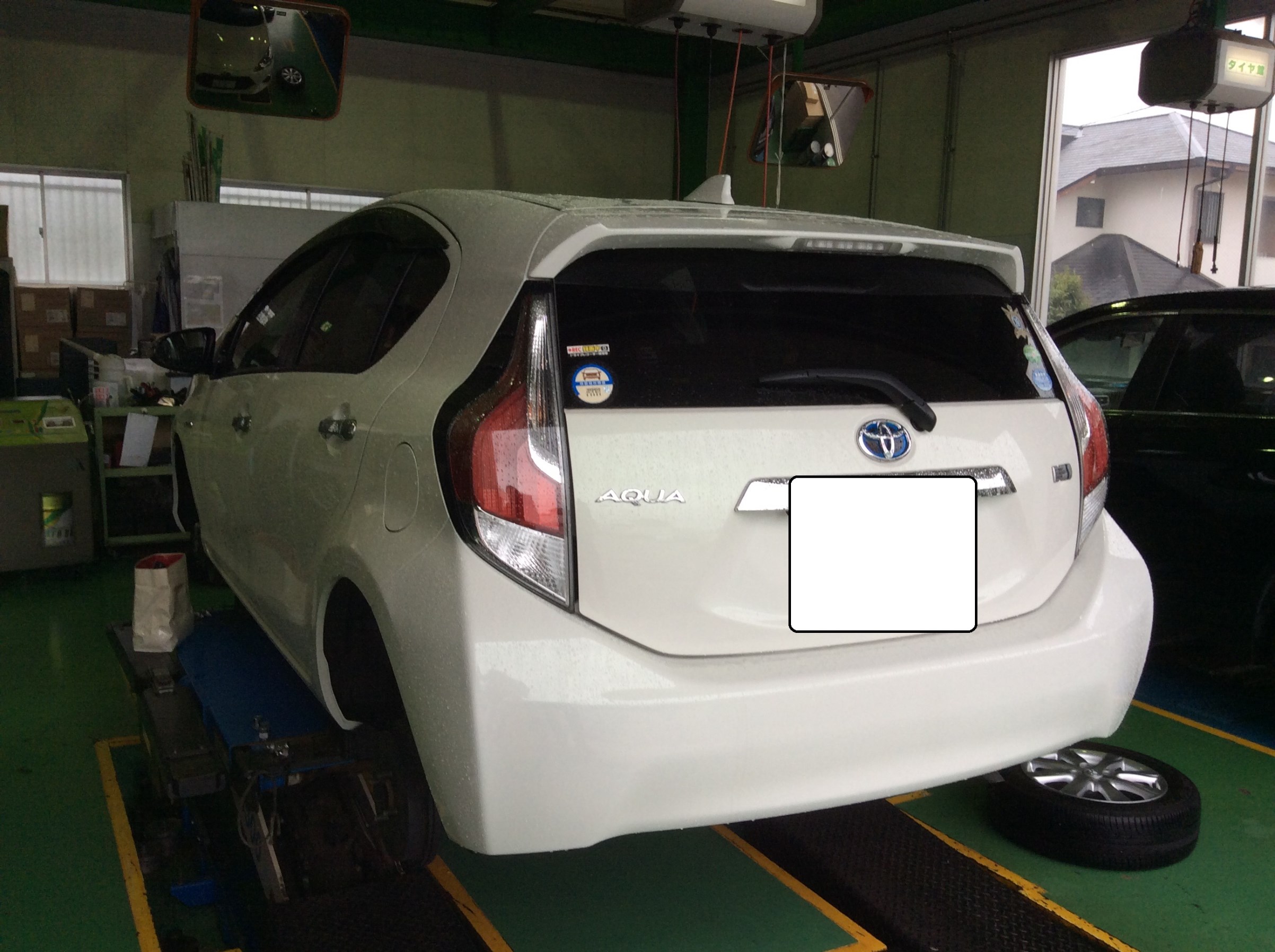 トヨタ アクア 空気圧センサー Tpms 取付け トヨタ アクア その他 タイヤ ホイール関連 Tpms取付 サービス事例 タイヤ館 綾瀬 神奈川県のタイヤ カー用品ショップ タイヤからはじまる トータルカーメンテナンス タイヤ館グループ