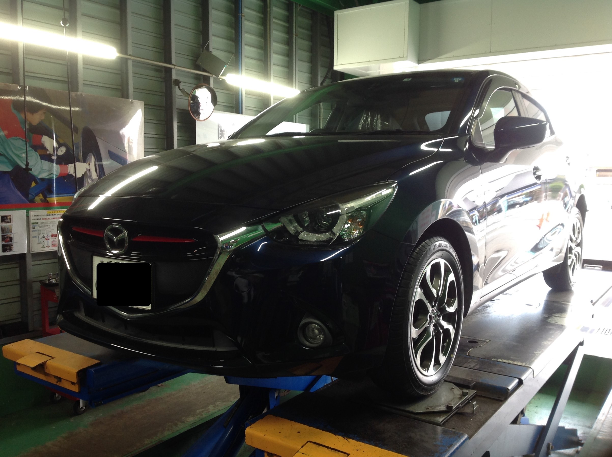 デミオ タイヤ交換 マツダ デミオ サービス事例 タイヤ館 勝田台 千葉県のタイヤ カー用品ショップ タイヤからはじまる トータルカーメンテナンス タイヤ館グループ