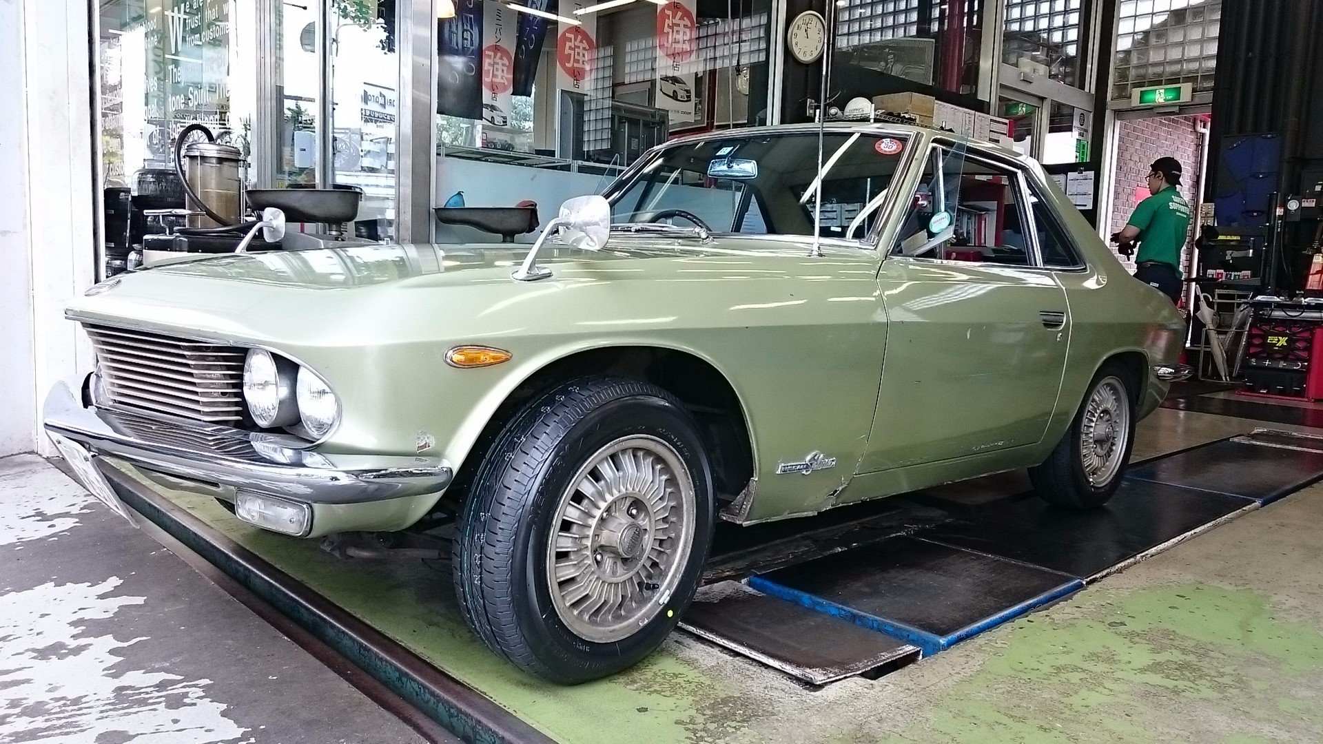日産 シルビア タイヤ交換 日産 シルビア タイヤ タイヤ ホイール関連 タイヤ ホイール交換 サービス事例 タイヤ館 パドック２４６ 東京都のタイヤ カー用品ショップ タイヤからはじまる トータルカーメンテナンス タイヤ館グループ