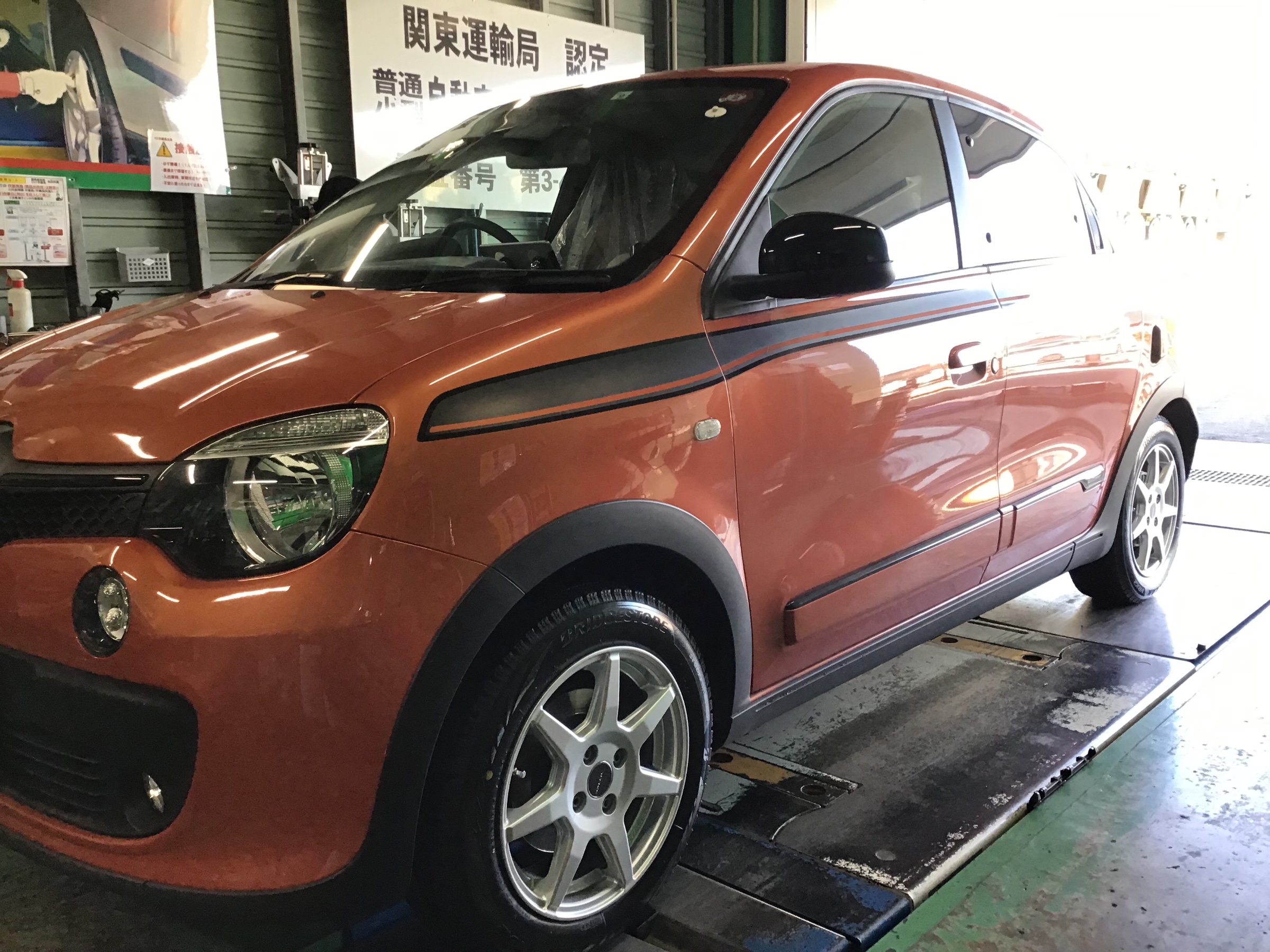 トゥインゴGT スタッドレスタイヤ取り付け | ルノー トゥインゴ