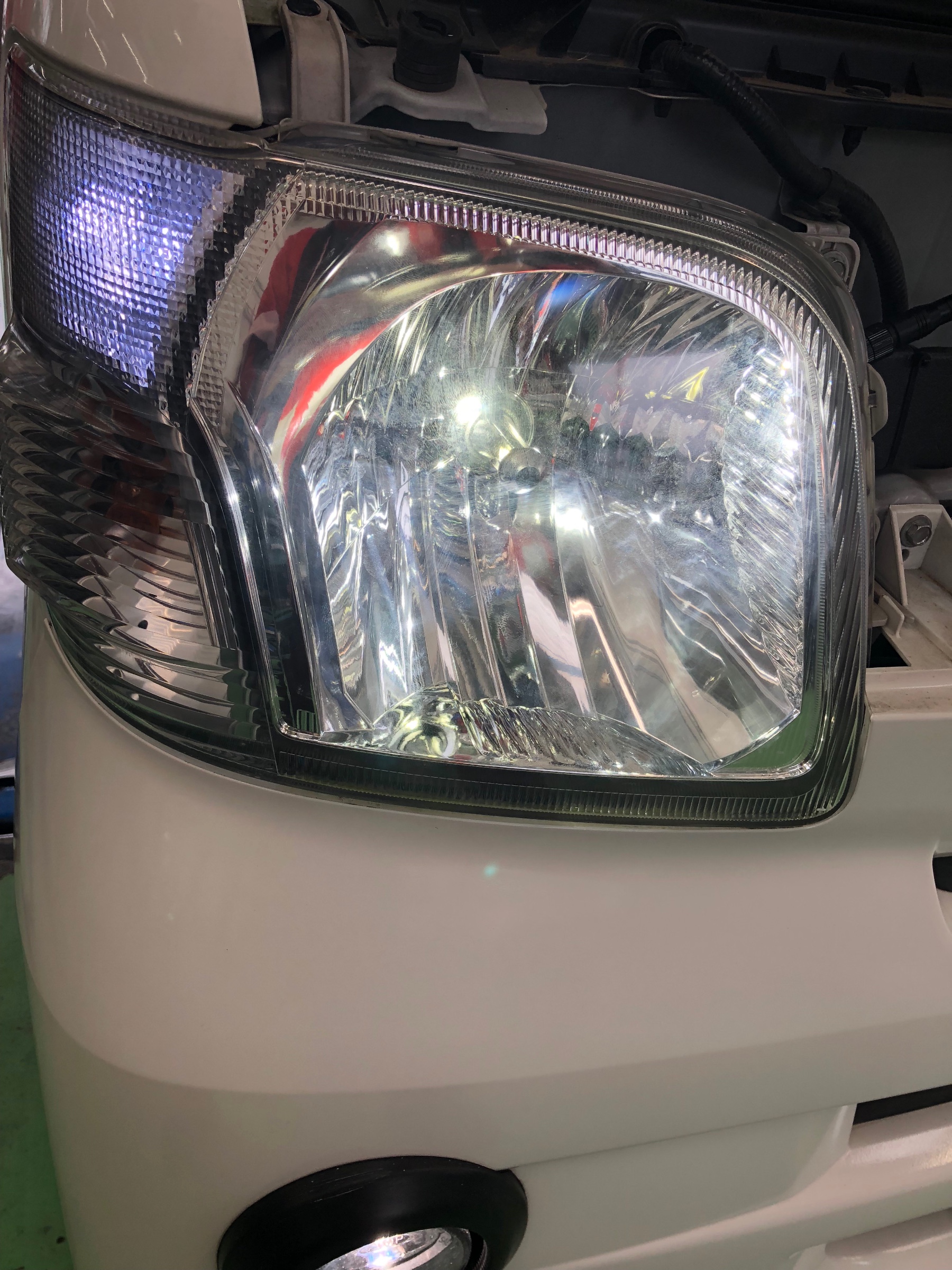 ダイハツ S321V ハイゼット】ヘッドライトバルブ交換を行いました