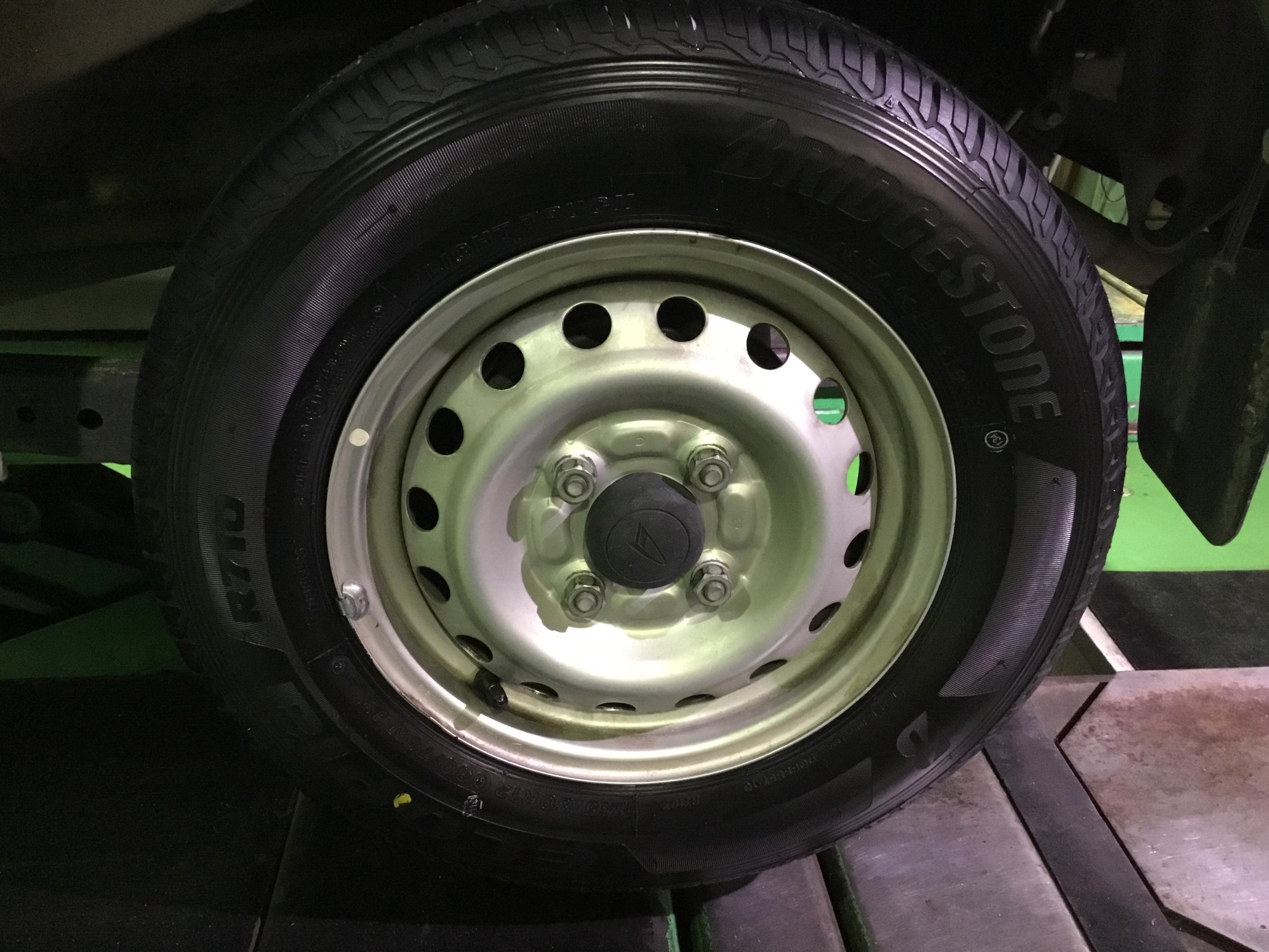 ダイハツ【ハイゼットカーゴ】 タイヤ交換＆メンテナンスいろいろ