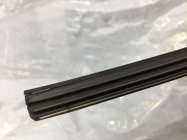 ワイパー交換 スバル アイサイト装着車 スバル レガシィアウトバック メンテナンス商品 パーツ取付 各種用品取付 サービス事例 タイヤ館 堺北 大阪府 和歌山県のタイヤからはじまる トータルカーメンテナンス タイヤ館グループ