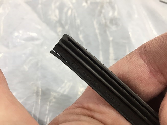 ワイパー交換 スバル アイサイト装着車 スバル レガシィアウトバック メンテナンス商品 パーツ取付 各種用品取付 サービス事例 タイヤ館 堺北 大阪府 和歌山県のタイヤからはじまる トータルカーメンテナンス タイヤ館グループ