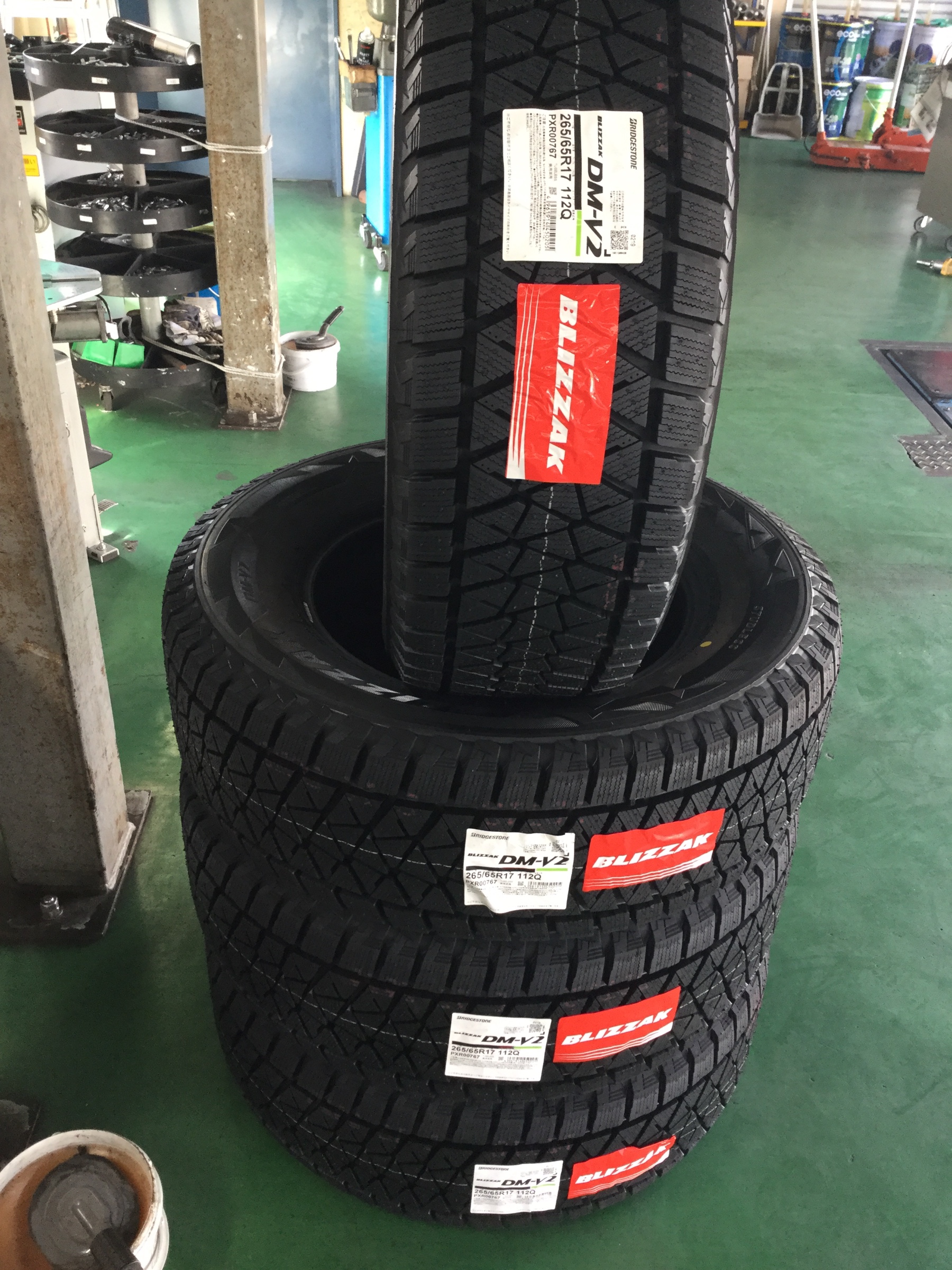 スタッドレスタイヤ　プラド265/65R17