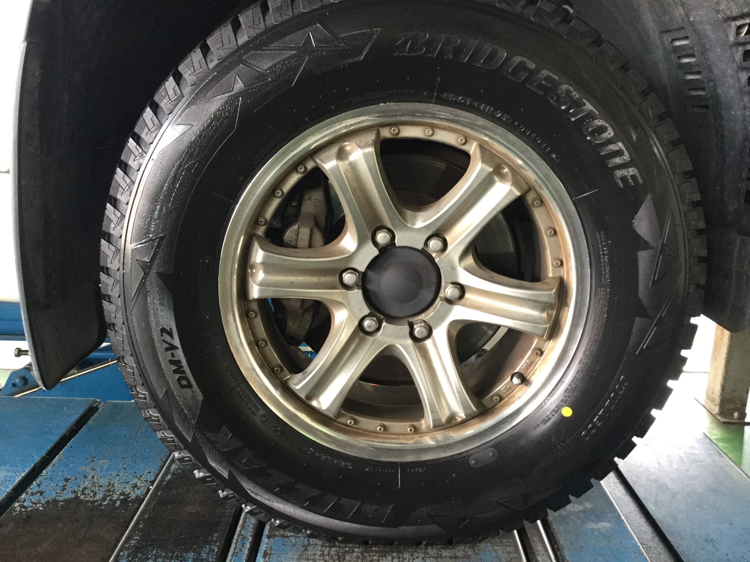 トヨタ ランドクルーザープラド スタッドレスタイヤ交換