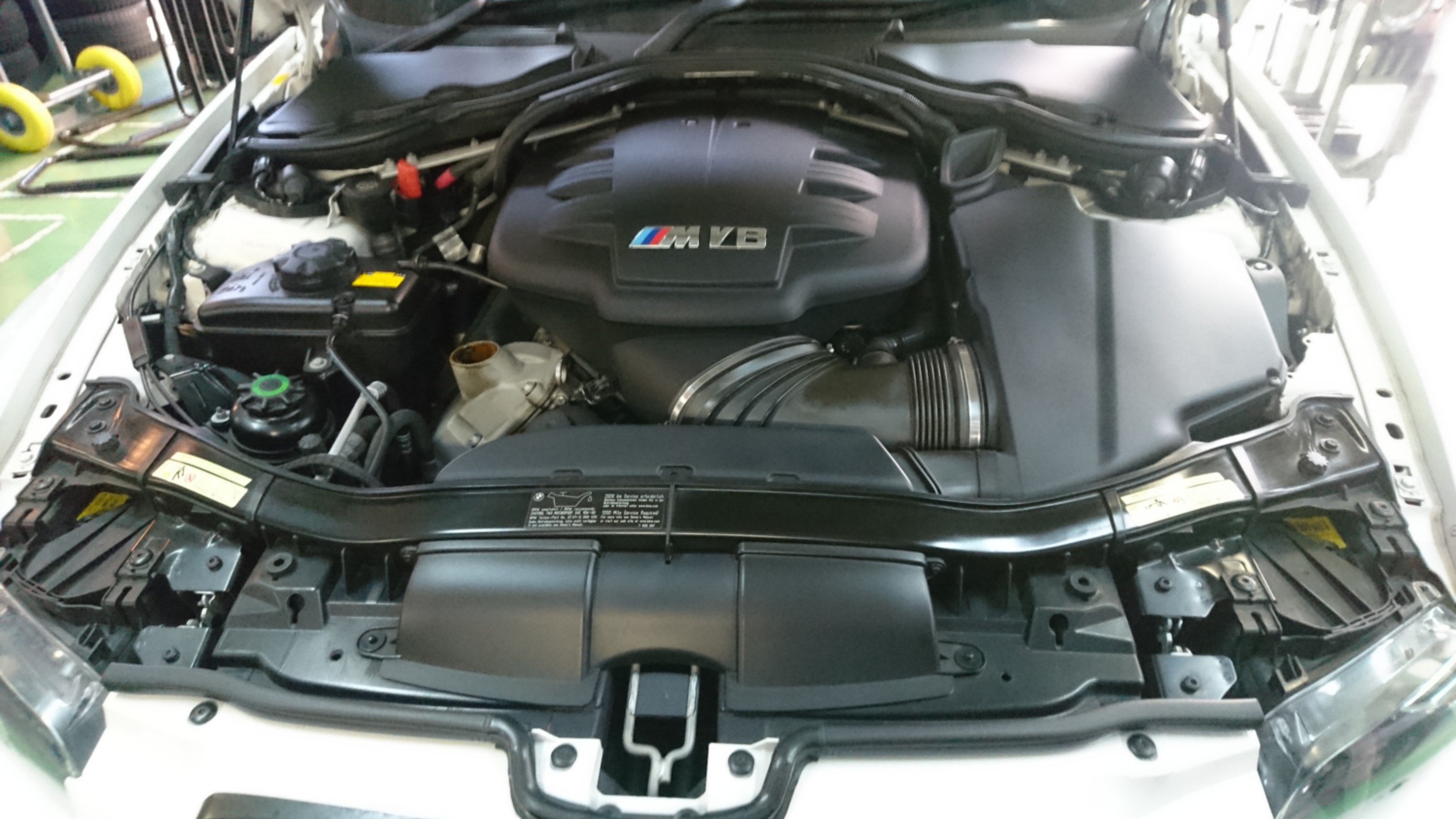 BMW E90 M3 エンジンオイル＆エレメント交換！ | BMW M3 メンテナンス商品 オイル関連 > WAKO'S/RESPO/NUTEC取扱い  | サービス事例 | タイヤ館 西船橋 | 千葉県のタイヤ、カー用品ショップ タイヤからはじまる、トータルカーメンテナンス タイヤ館グループ