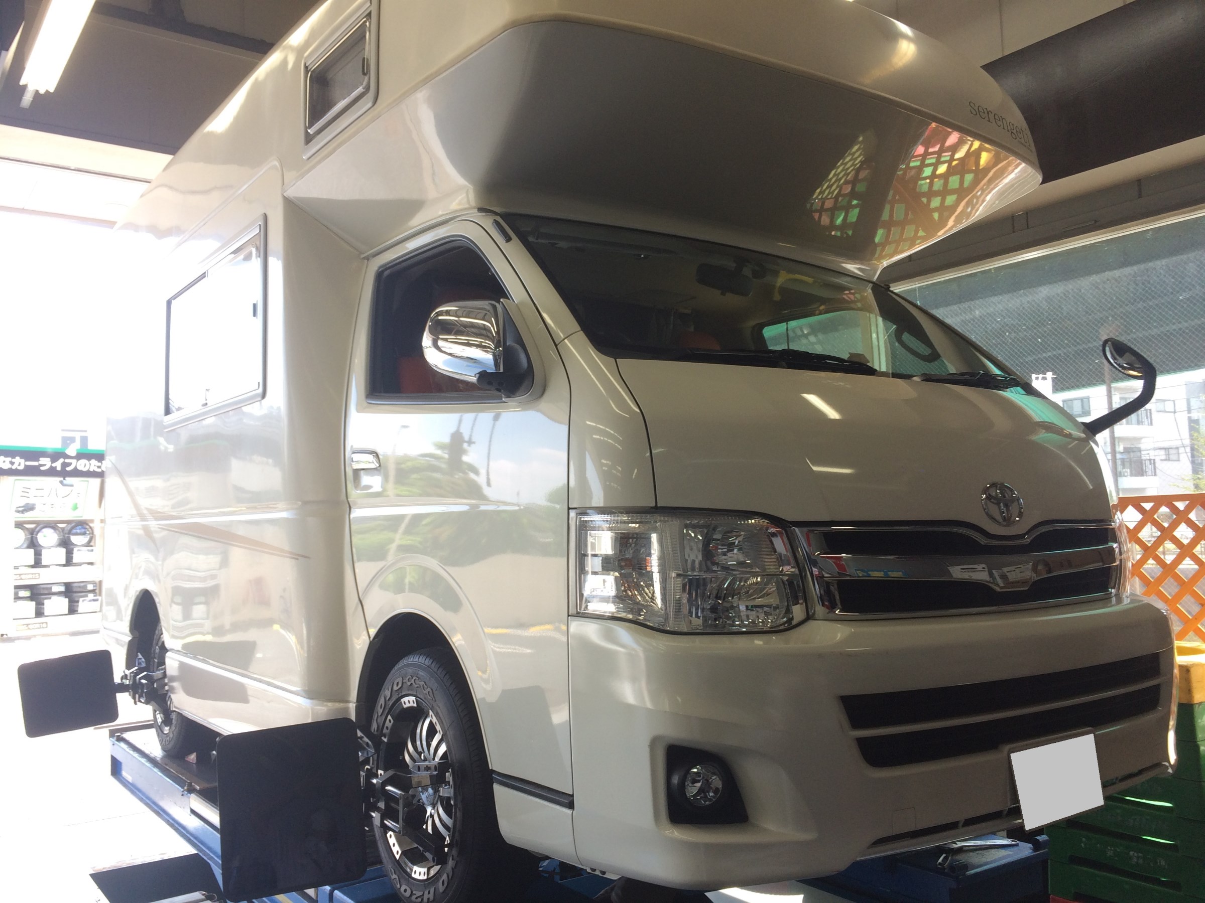 キャンピング アライメント トヨタ ハイエース その他 タイヤ ホイール関連 4輪トータルアライメント調整 サービス事例 タイヤ館 関越練馬 東京都のタイヤ カー用品ショップ タイヤからはじまる トータルカーメンテナンス タイヤ館グループ