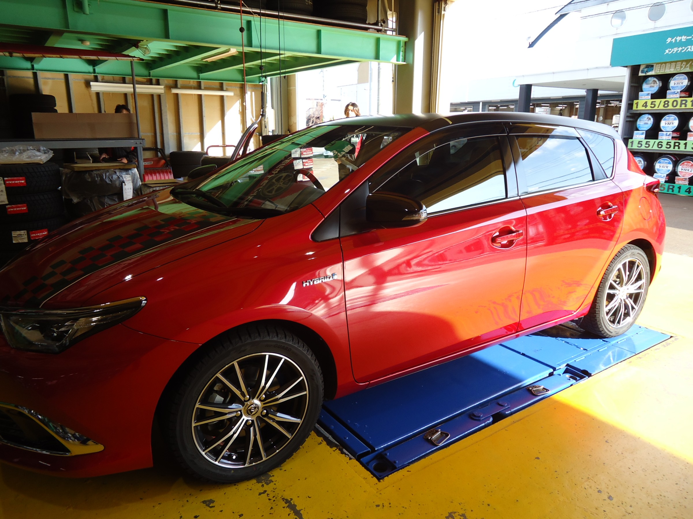 ルーフボックス取付 トヨタ オーリス その他 パーツ取付 各種用品取付 サービス事例 タイヤ館 長岡西 タイヤからはじまる トータルカーメンテナンス タイヤ館グループ