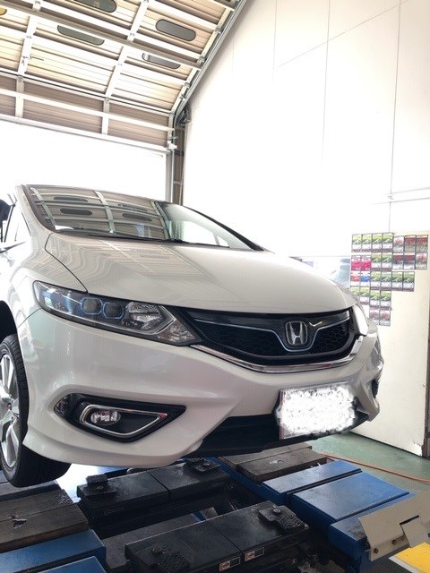 スタッフ撮影　ナンバーはペイントで加工