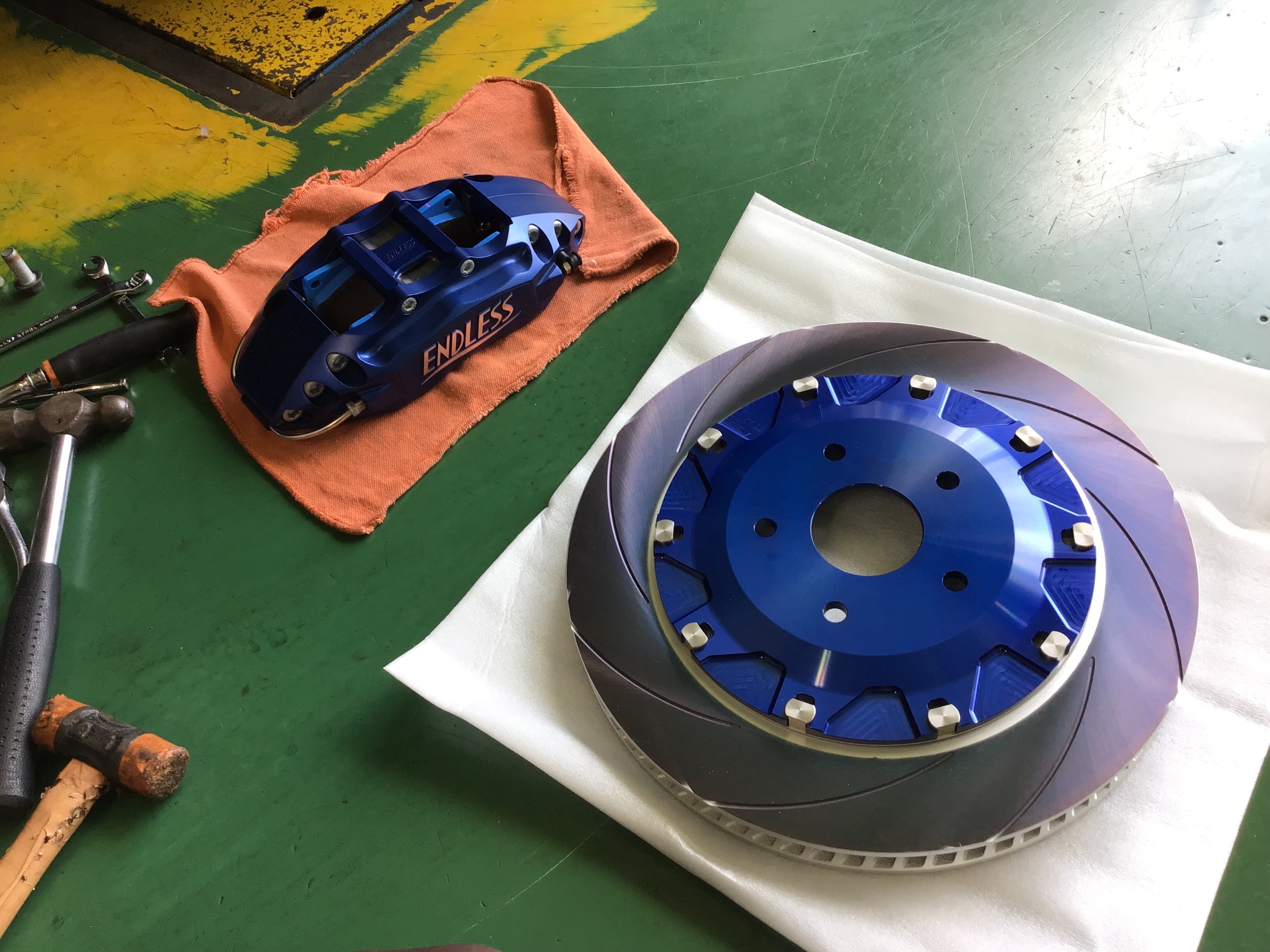 エンドレスキャリパーキット取付 20ヴェルファイア | スタッフ日記