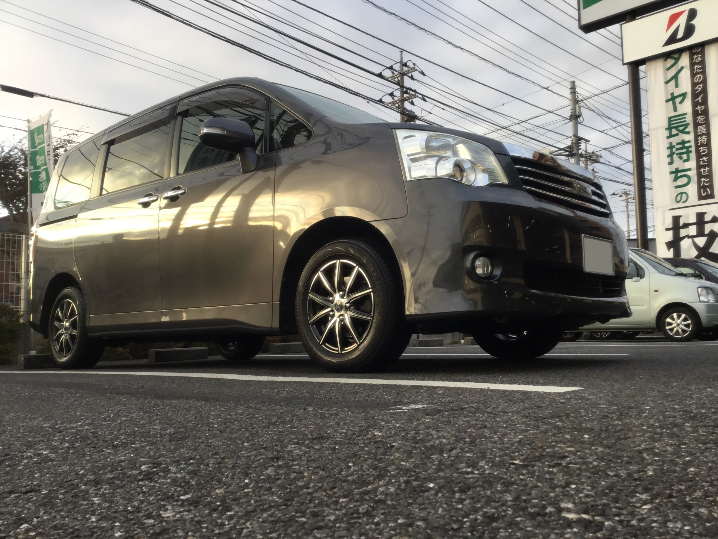 70系ノア、アルミホイール交換！ | トヨタ ノア ホイール タイヤ