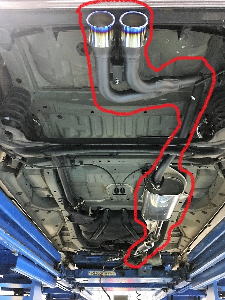 フロントパイプからの交換です☆