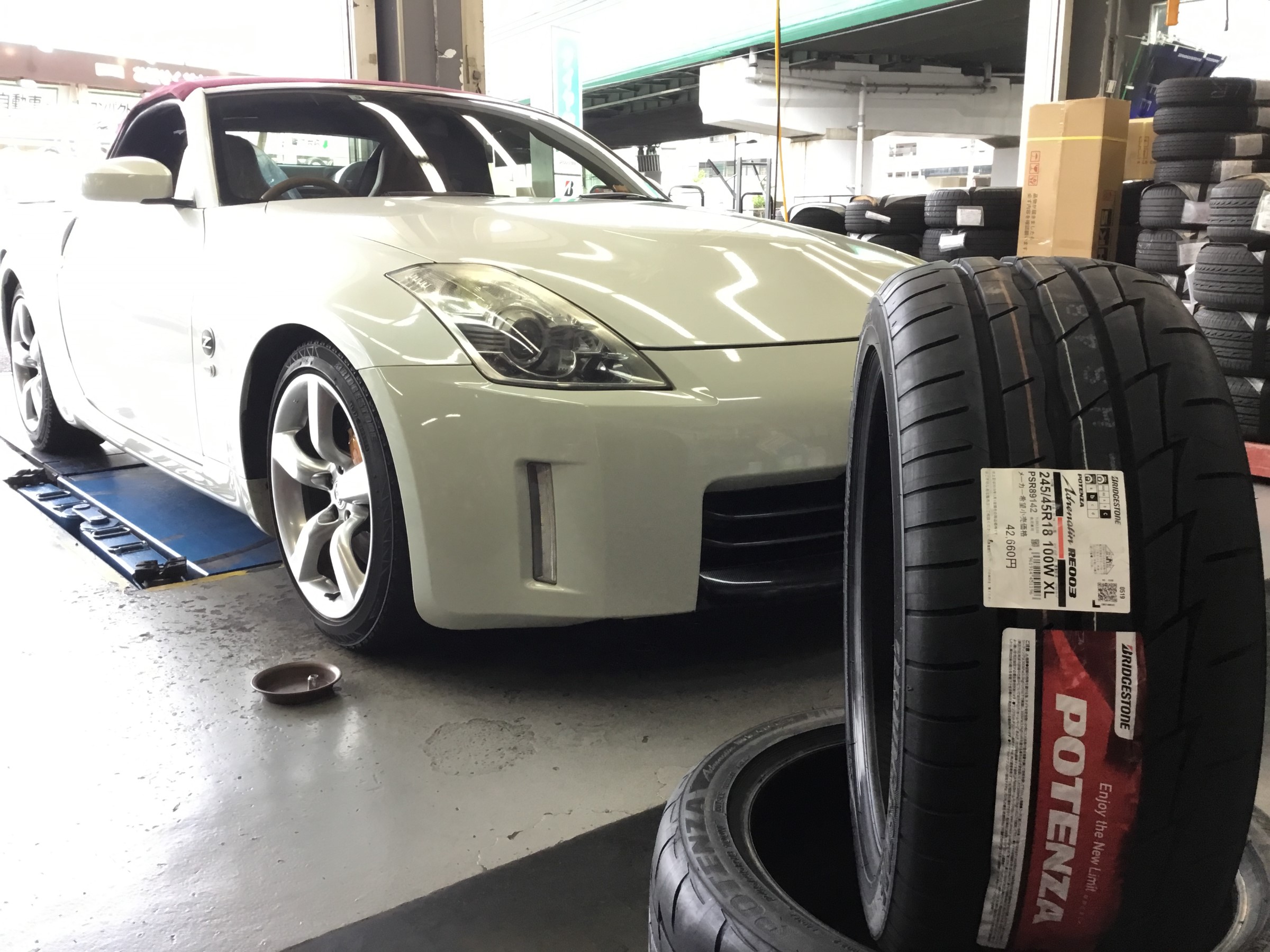 Z33のタイヤ交換 サービス事例 タイヤ館 関越練馬 東京都のタイヤ カー用品ショップ タイヤからはじまる トータルカーメンテナンス タイヤ館グループ