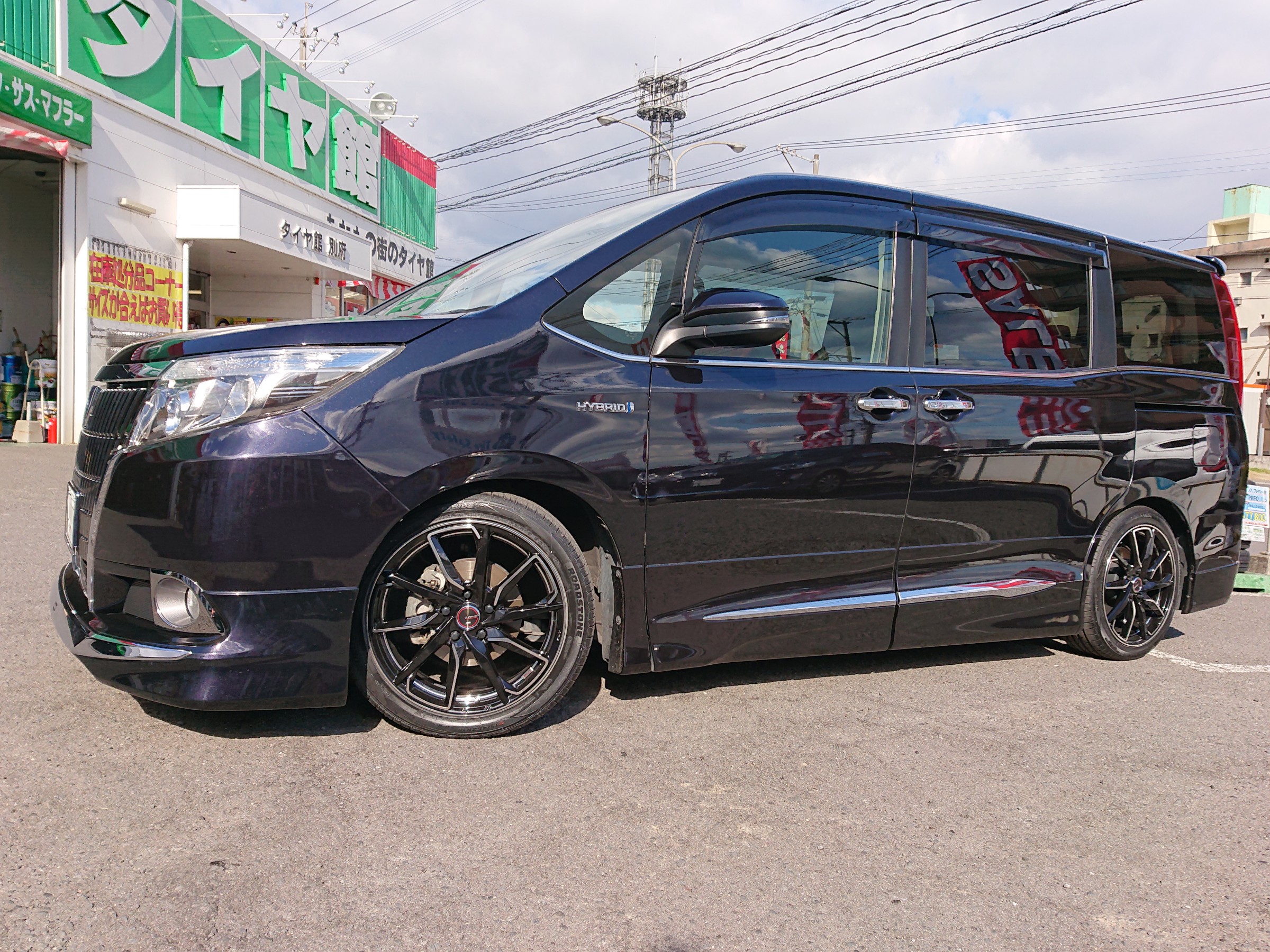 エスクァイアに車高調 アルミホイール装着 トヨタ エスクァイア ホイール タイヤ ホイール関連 4輪トータルアライメント調整 サービス事例 タイヤ館 別府 タイヤからはじまる トータルカーメンテナンス タイヤ館グループ